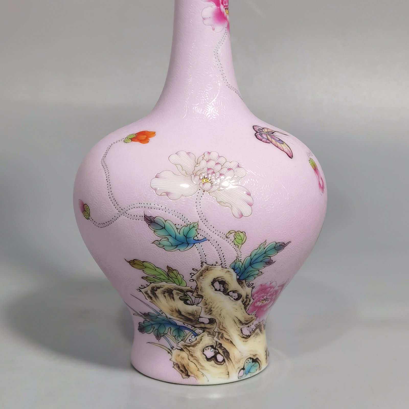 Qing Dynasty Yongzheng Rolled famille rose poppy vase