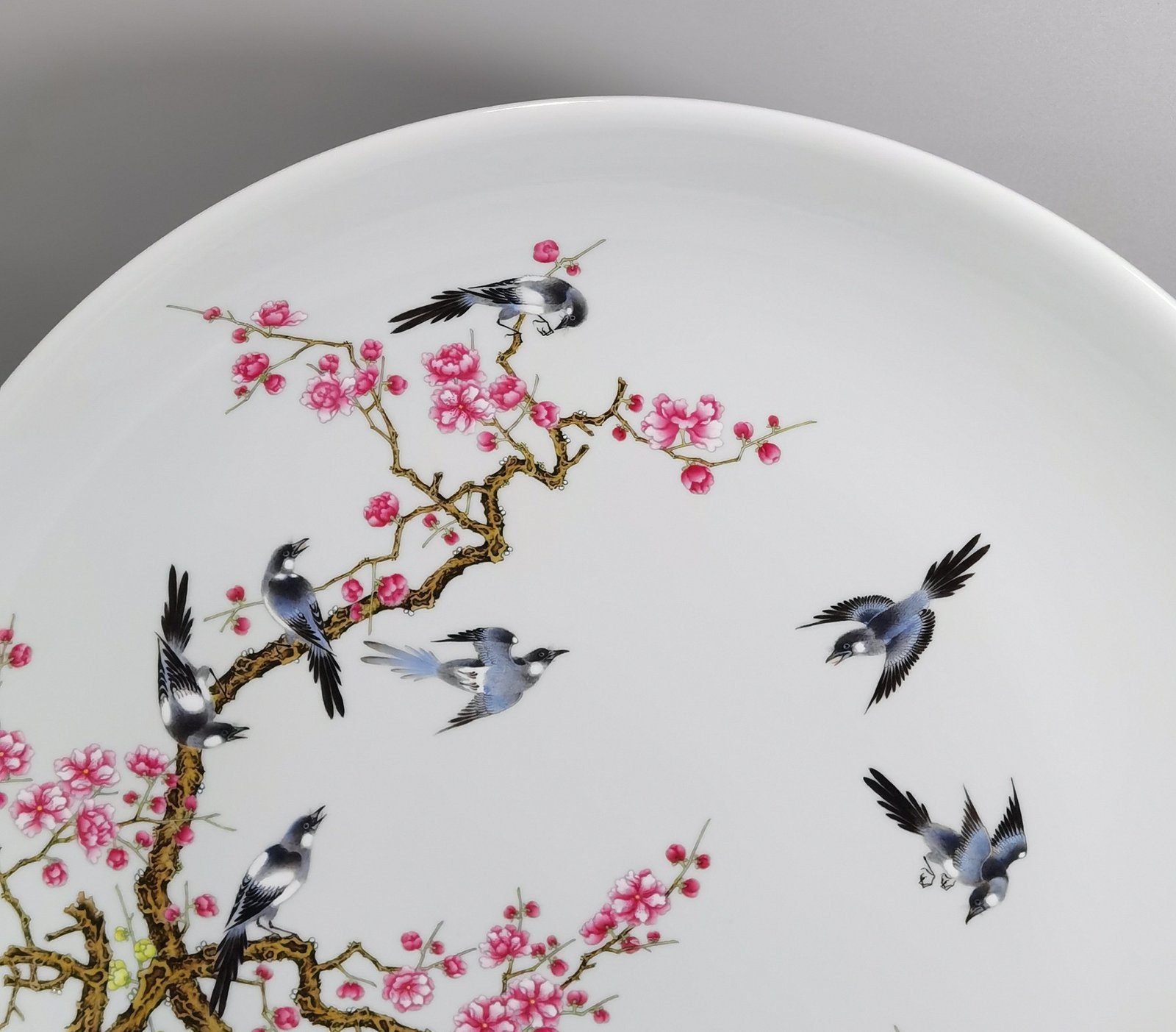 Qing Dynasty Yongzheng Pastel-painted twelve magpies ascending the plum blossoms
