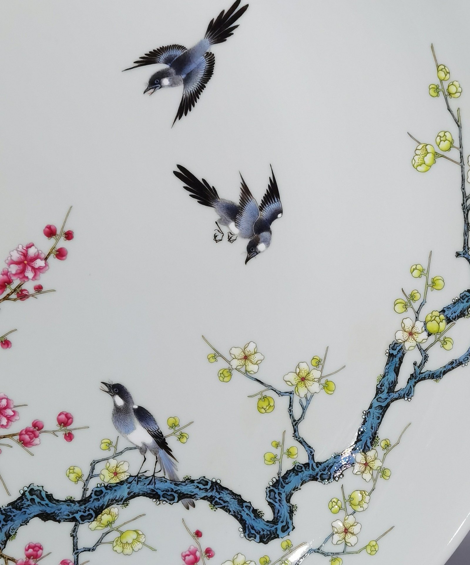 Qing Dynasty Yongzheng Pastel-painted twelve magpies ascending the plum blossoms