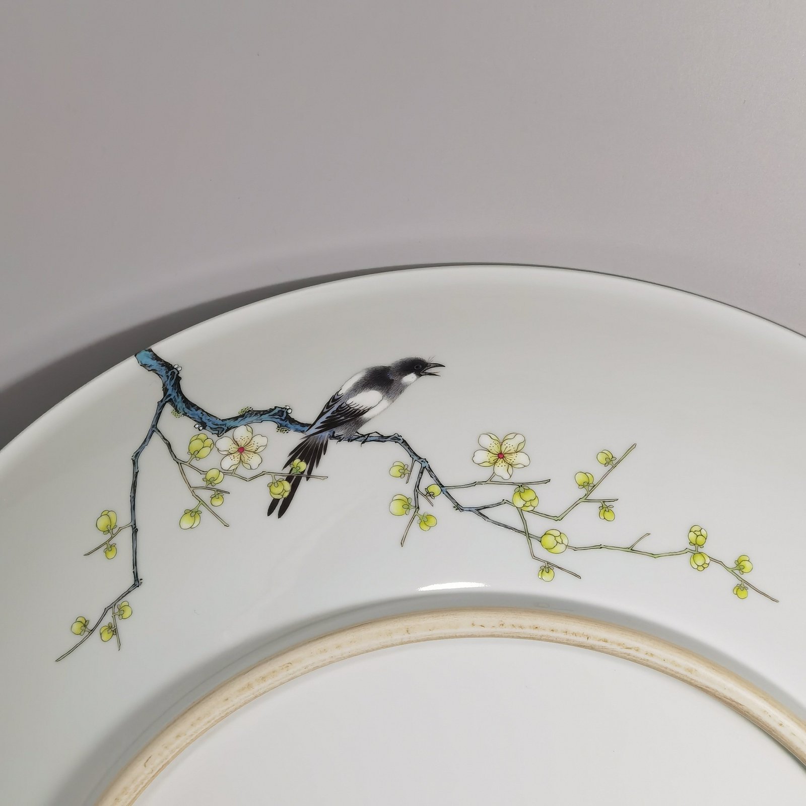 Qing Dynasty Yongzheng Pastel-painted twelve magpies ascending the plum blossoms
