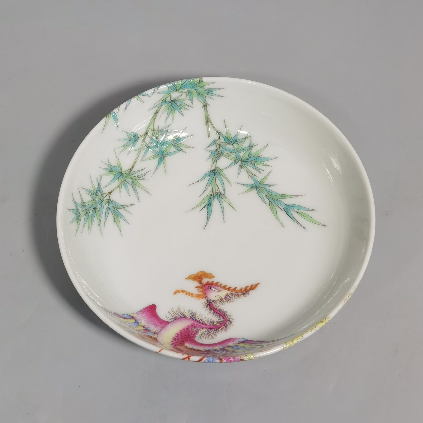 Qing Dynasty Yongzheng A pair of small platters with pastel-colored double phoenixes and green bamboo