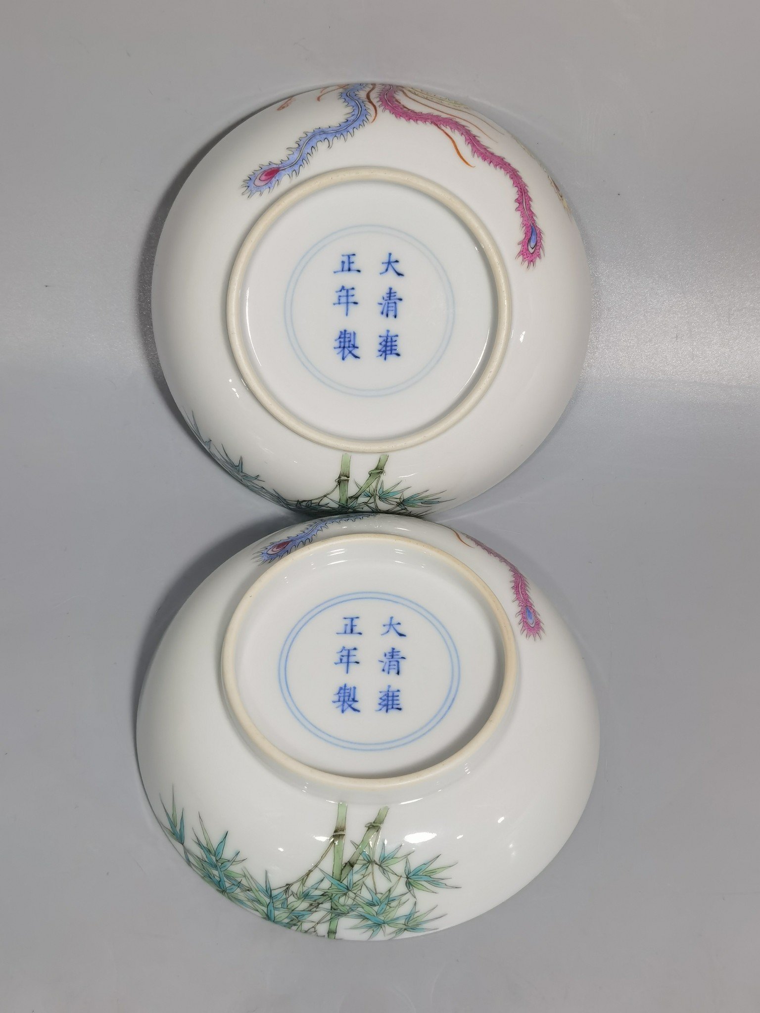 Qing Dynasty Yongzheng A pair of small platters with pastel-colored double phoenixes and green bamboo
