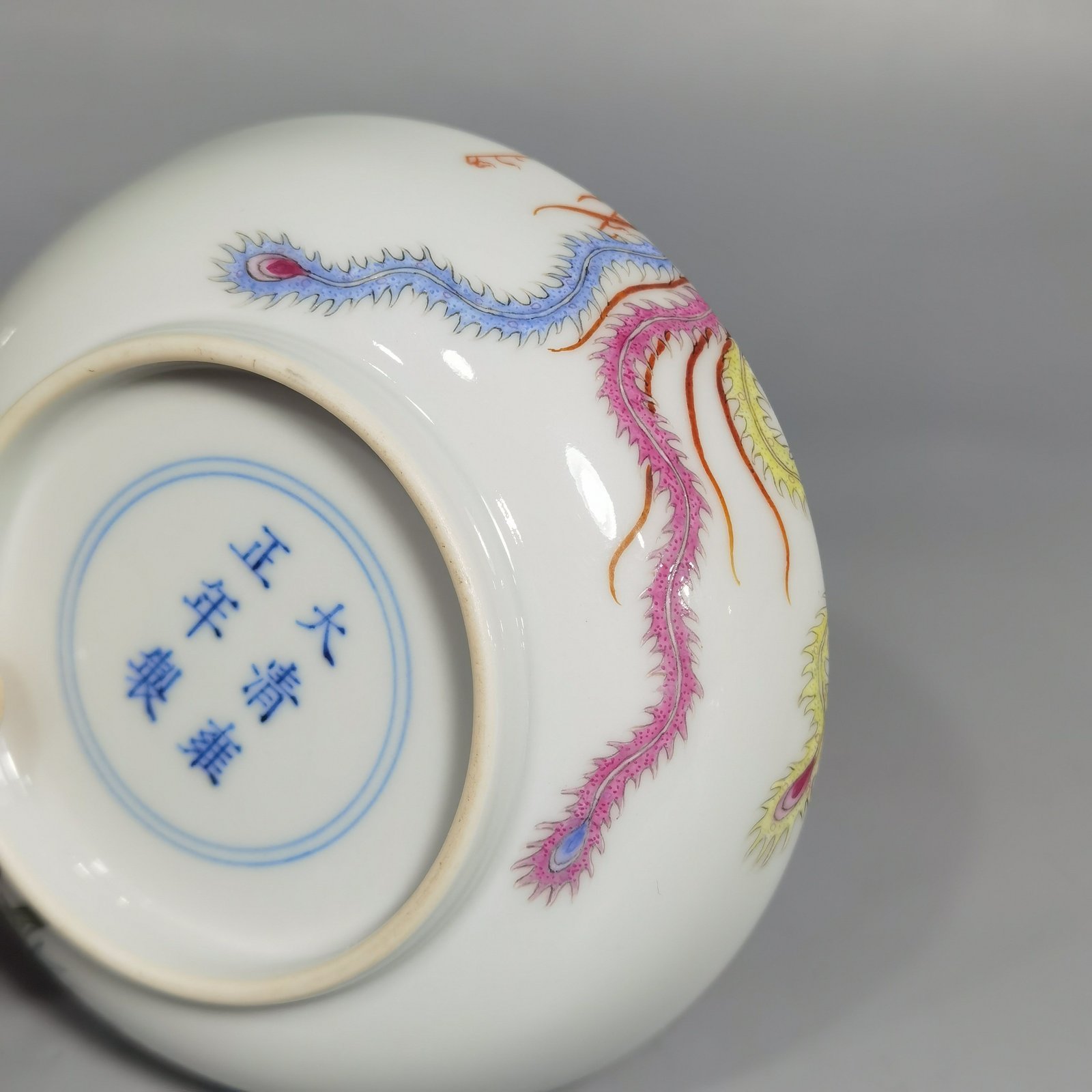 Qing Dynasty Yongzheng A pair of small platters with pastel-colored double phoenixes and green bamboo