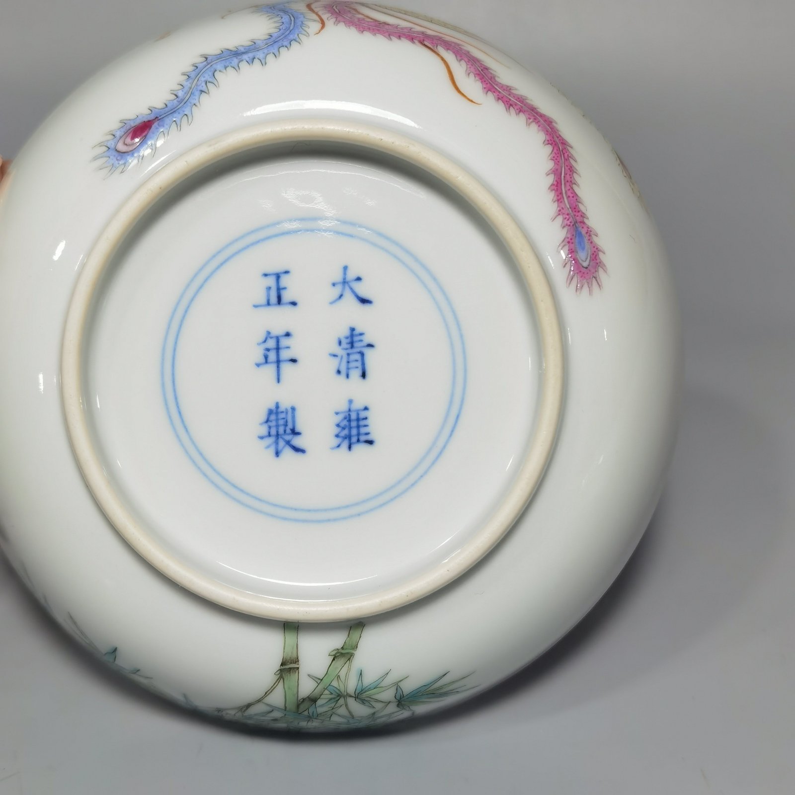 Qing Dynasty Yongzheng A pair of small platters with pastel-colored double phoenixes and green bamboo