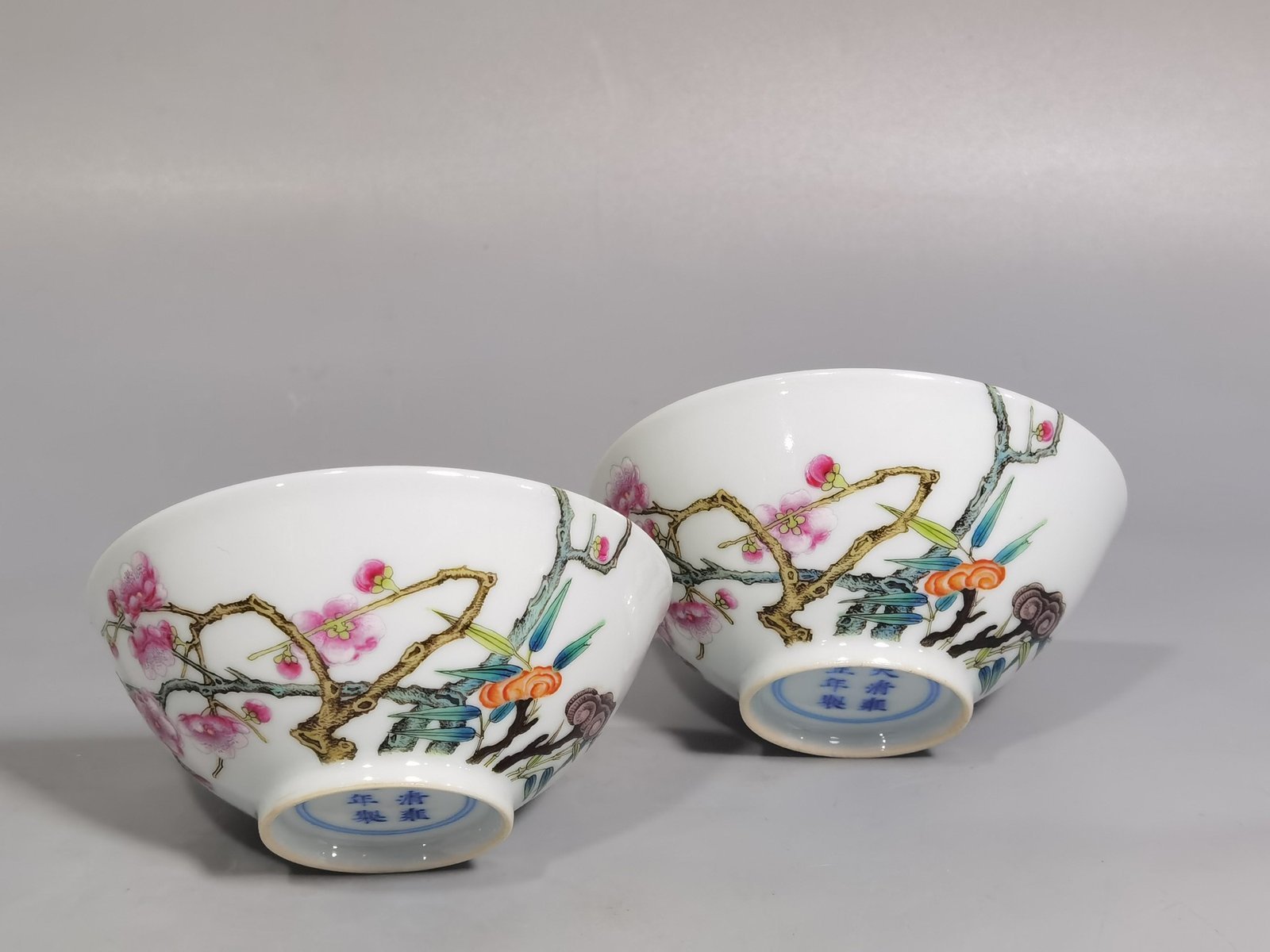 Qing Dynasty Yongzheng a pastel-colored plum and bamboo bamboo hat with double clear bamboo hats.