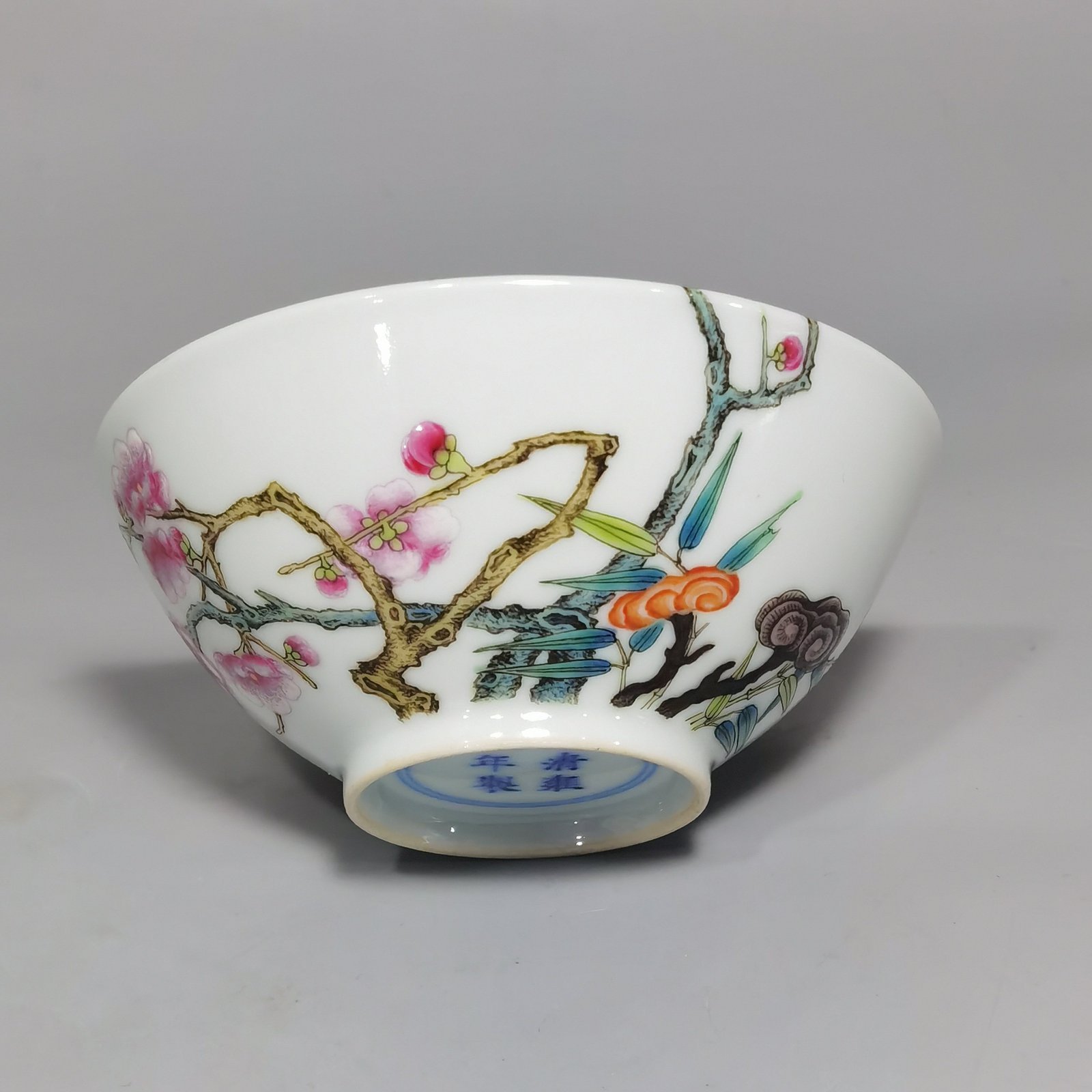 Qing Dynasty Yongzheng a pastel-colored plum and bamboo bamboo hat with double clear bamboo hats.