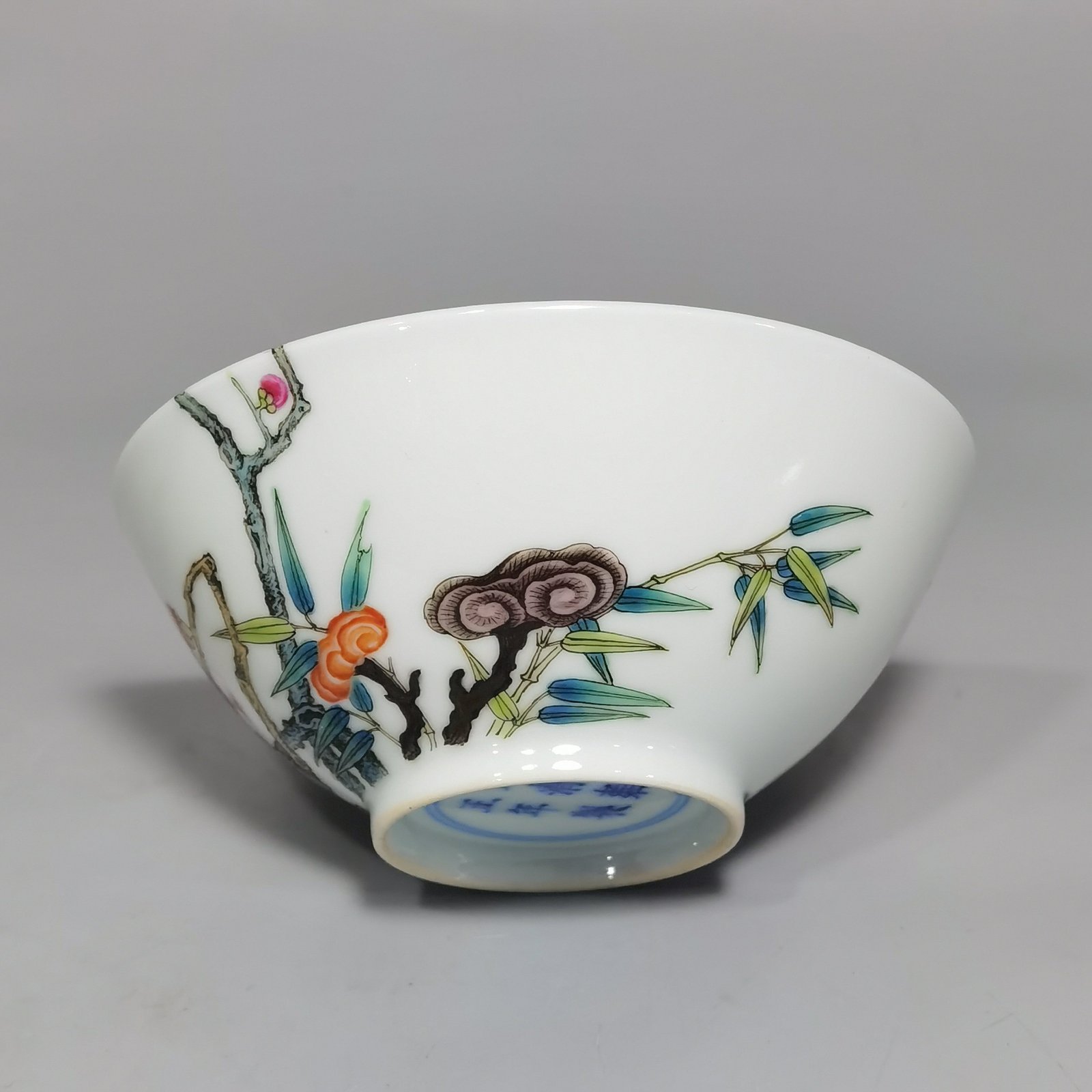 Qing Dynasty Yongzheng a pastel-colored plum and bamboo bamboo hat with double clear bamboo hats.