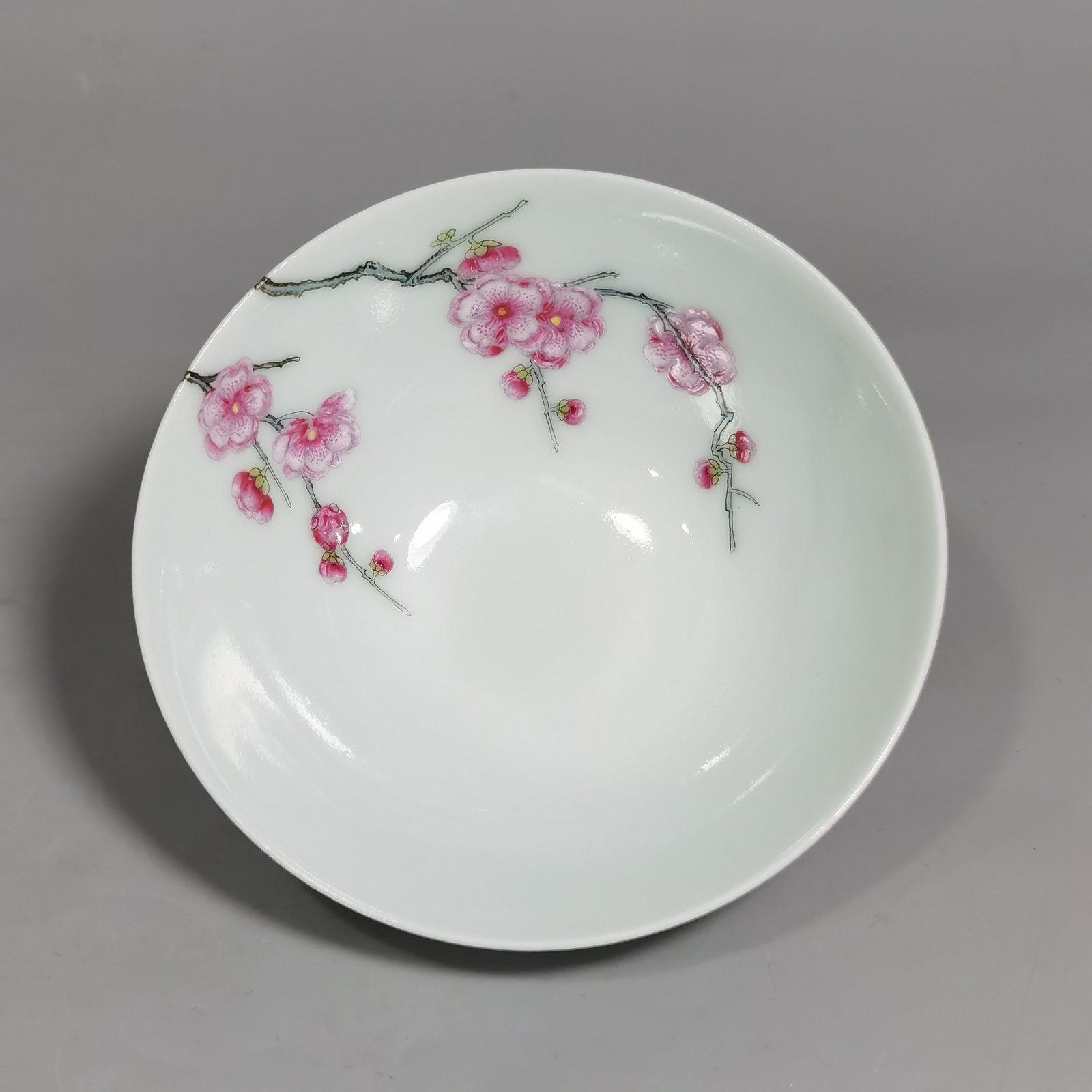 Qing Dynasty Yongzheng a pastel-colored plum and bamboo bamboo hat with double clear bamboo hats.
