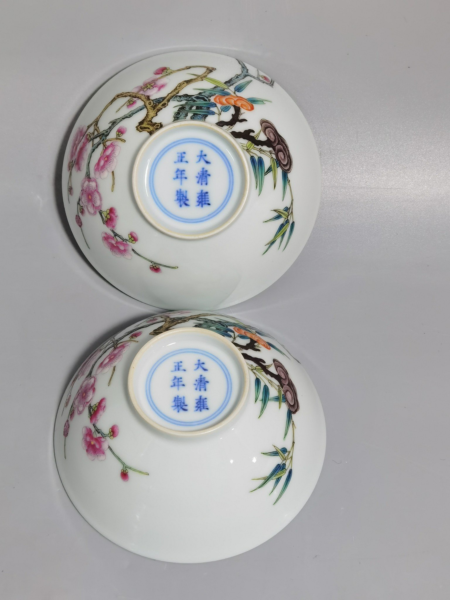 Qing Dynasty Yongzheng a pastel-colored plum and bamboo bamboo hat with double clear bamboo hats.