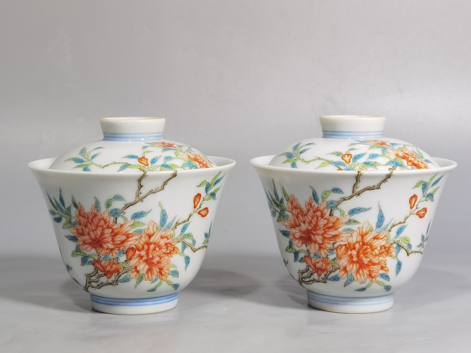 Qing Dynasty Yongzheng A pair of over-branch pastel pomegranate flower tureens