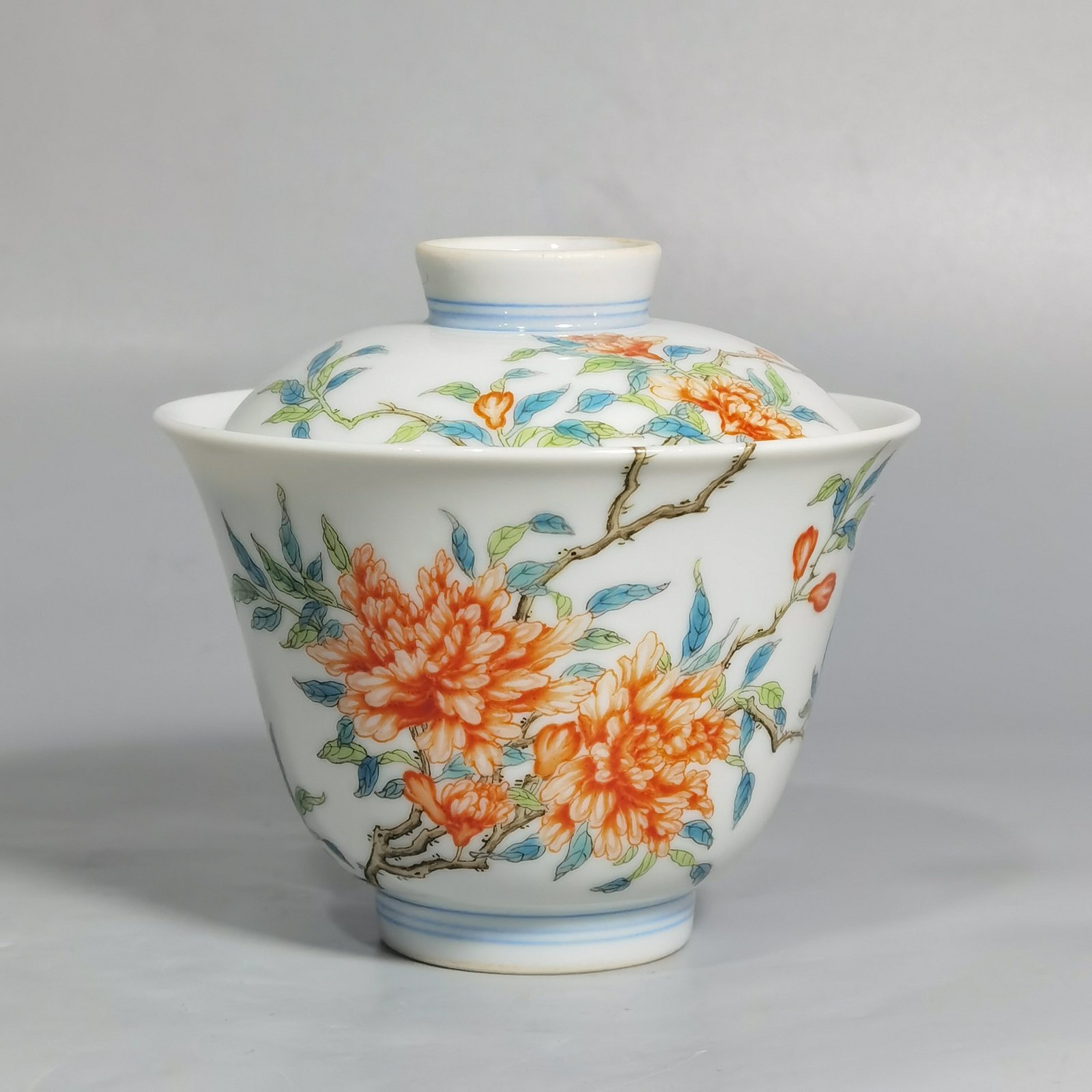 Qing Dynasty Yongzheng A pair of over-branch pastel pomegranate flower tureens