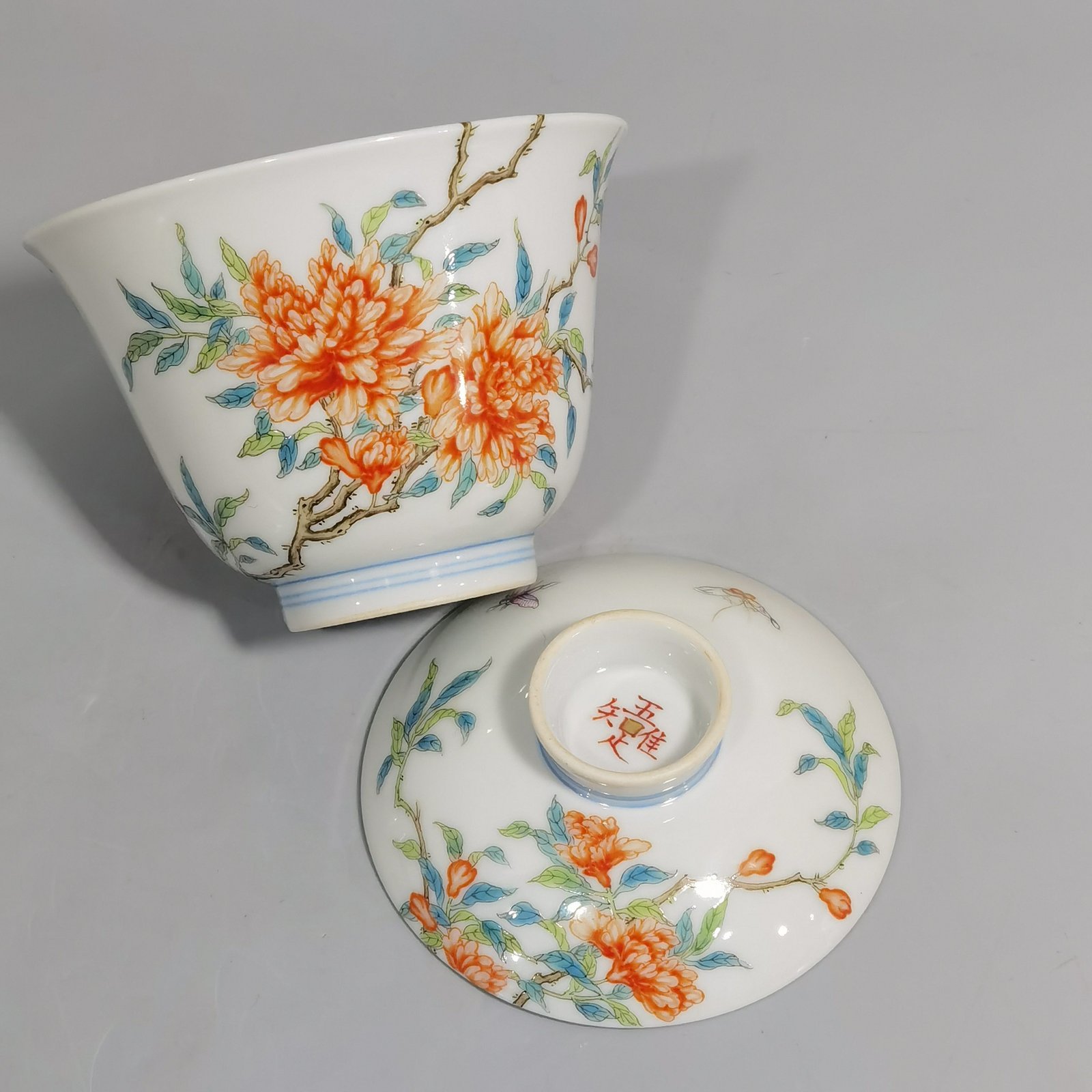 Qing Dynasty Yongzheng A pair of over-branch pastel pomegranate flower tureens