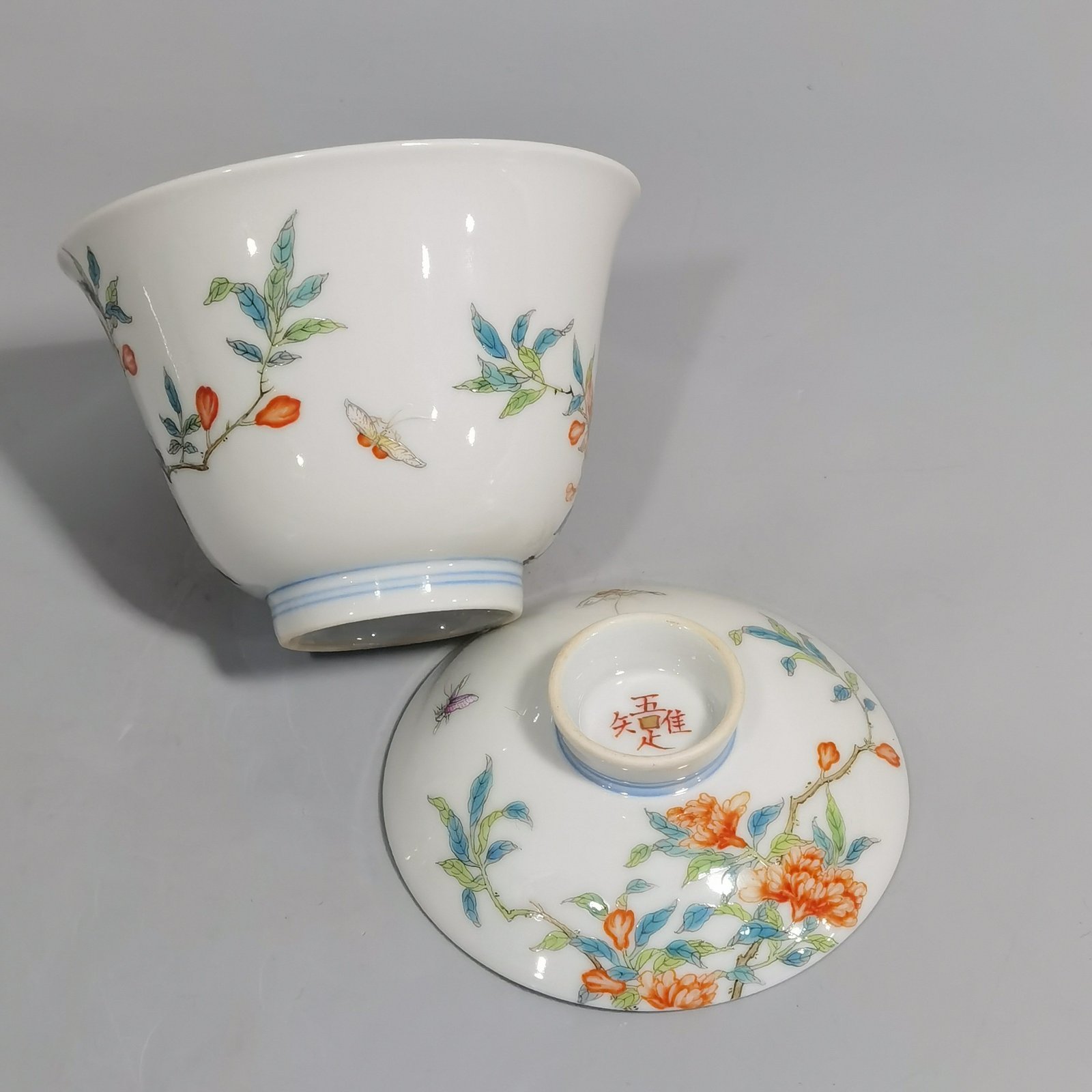 Qing Dynasty Yongzheng A pair of over-branch pastel pomegranate flower tureens