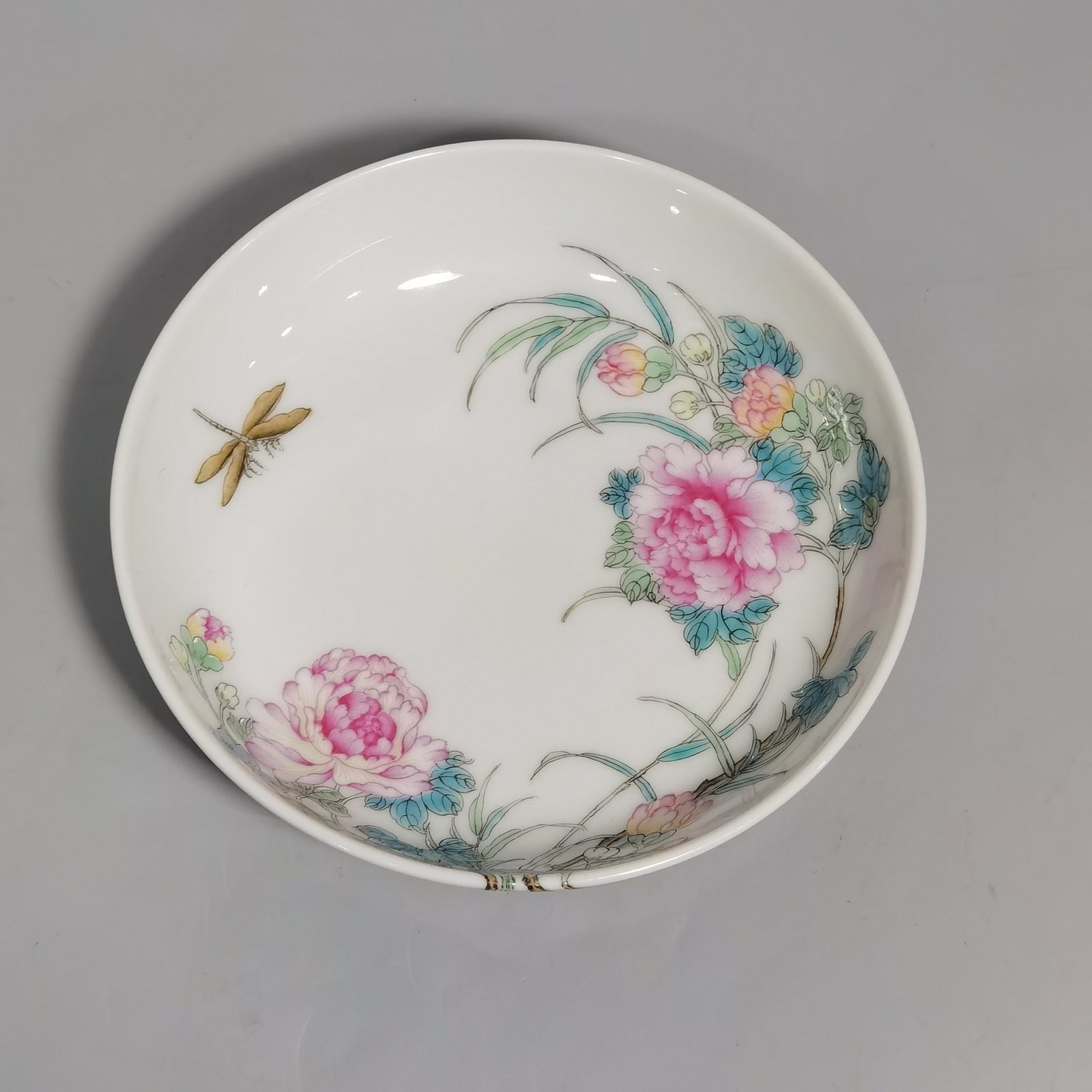 Qing Dynasty Yongzheng a pair of pastel hibiscus flower and dragonfly small plates