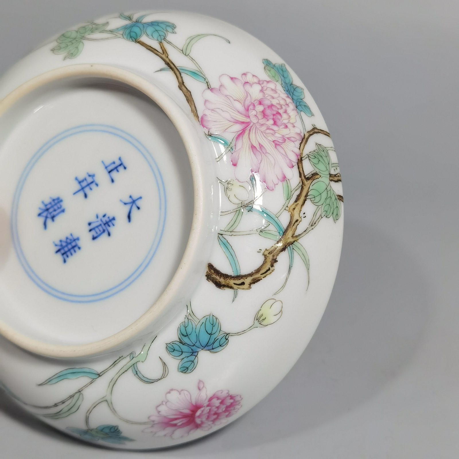 Qing Dynasty Yongzheng a pair of pastel hibiscus flower and dragonfly small plates