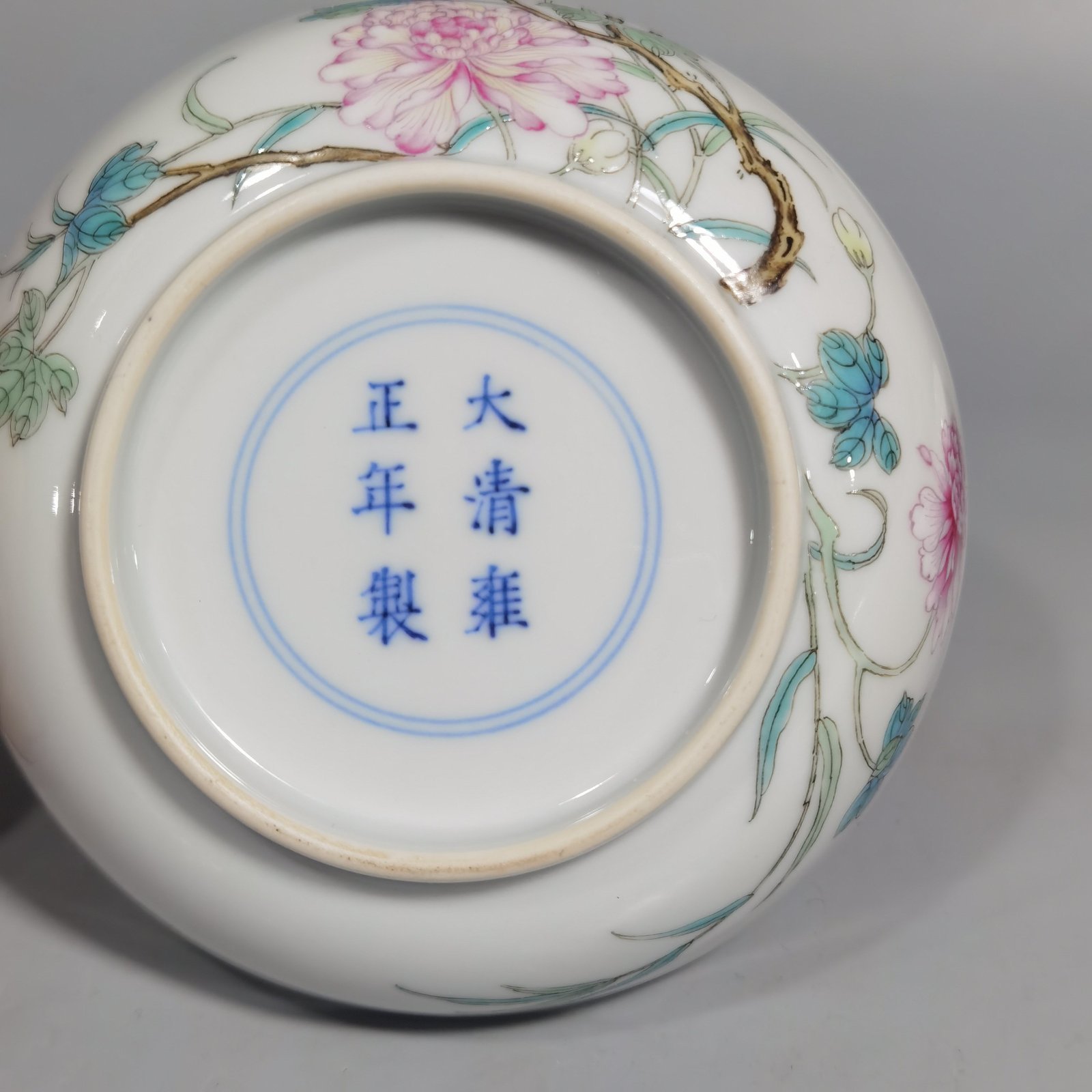 Qing Dynasty Yongzheng a pair of pastel hibiscus flower and dragonfly small plates