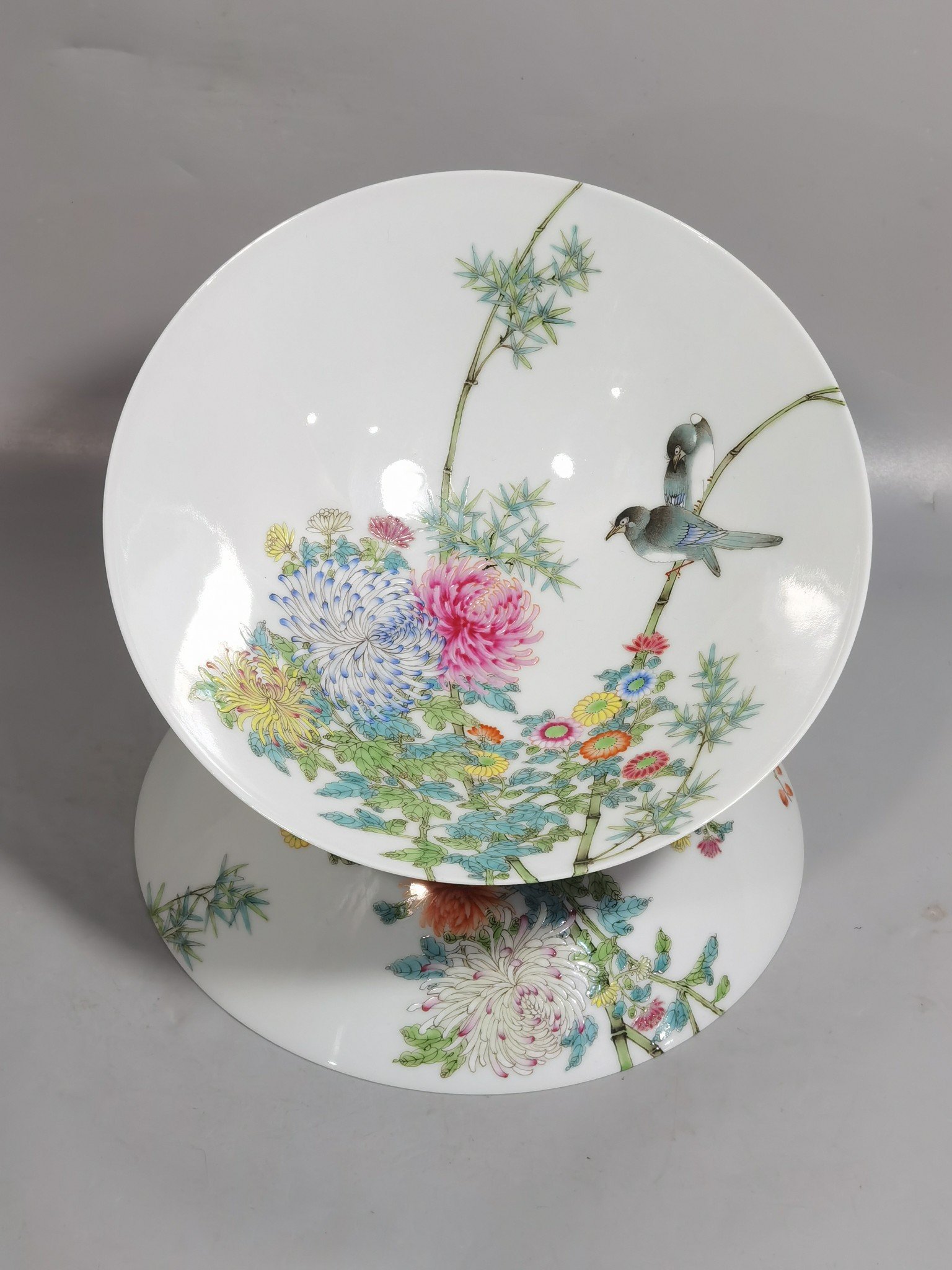 Qing Dynasty Yongzheng a pair of pastel-colored flowers birds and chrysanthemum bamboo hats and bowls