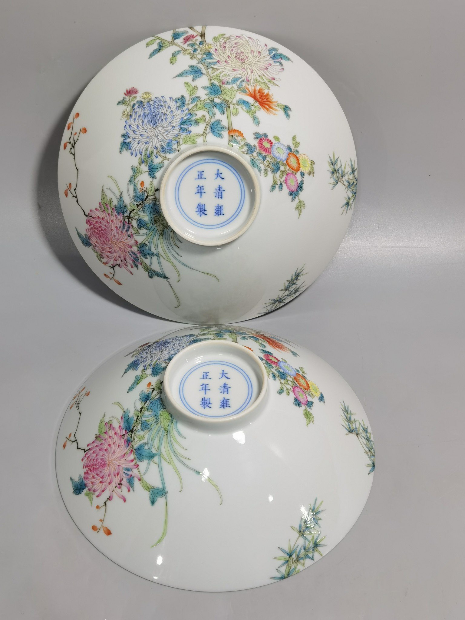 Qing Dynasty Yongzheng a pair of pastel-colored flowers birds and chrysanthemum bamboo hats and bowls