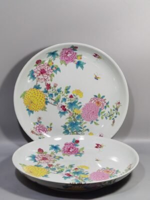 Qing Dynasty Yongzheng Pastel-colored chrysanthemum ornamental plate