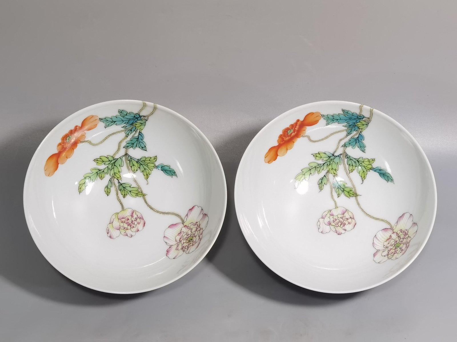 Qing Dynasty Yongzheng A pair of pastel pink poppy bowls