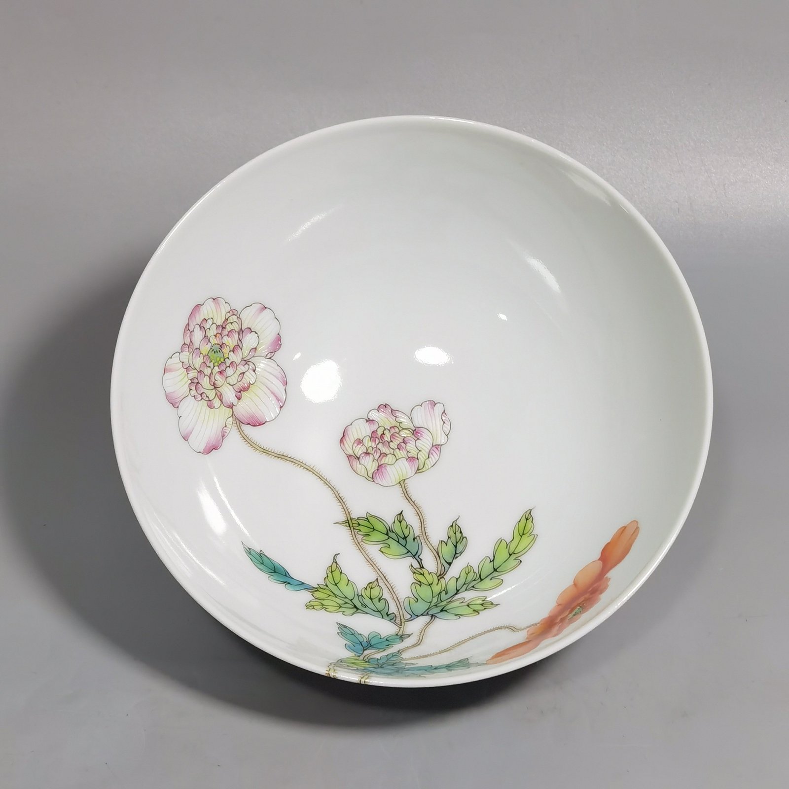 Qing Dynasty Yongzheng A pair of pastel pink poppy bowls