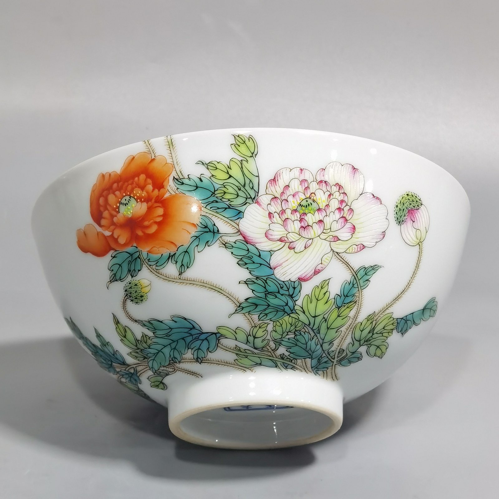 Qing Dynasty Yongzheng A pair of pastel pink poppy bowls