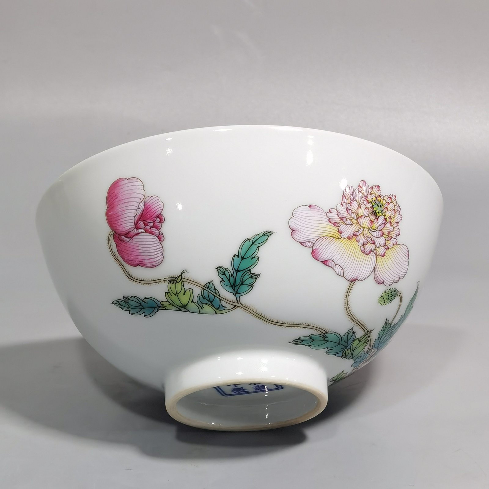 Qing Dynasty Yongzheng A pair of pastel pink poppy bowls