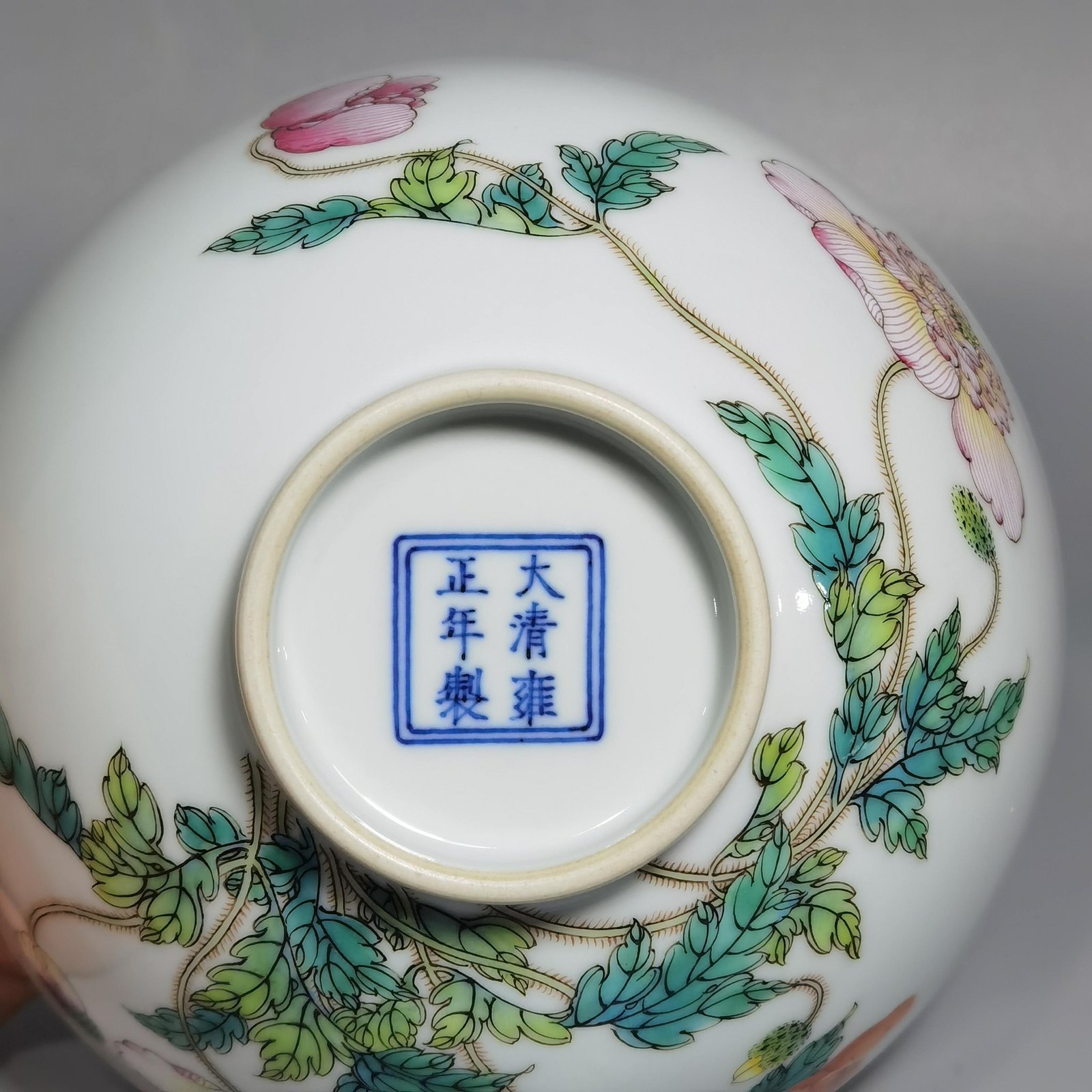 Qing Dynasty Yongzheng A pair of pastel pink poppy bowls