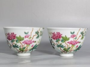 Qing Dynasty Yongzheng a pair of pastel pink butterfly and flower tea rounds