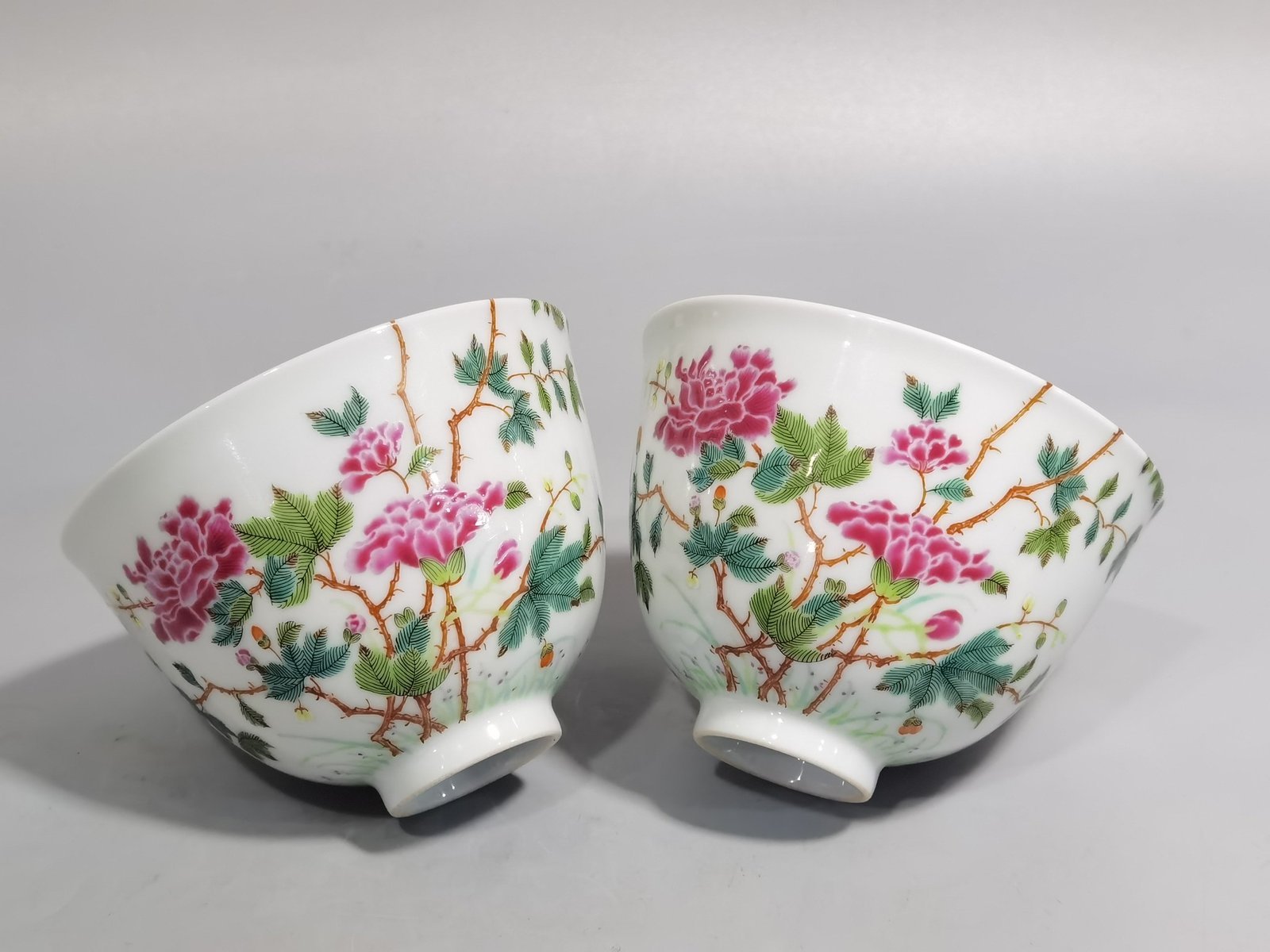 Qing Dynasty Yongzheng a pair of pastel pink butterfly and flower tea rounds