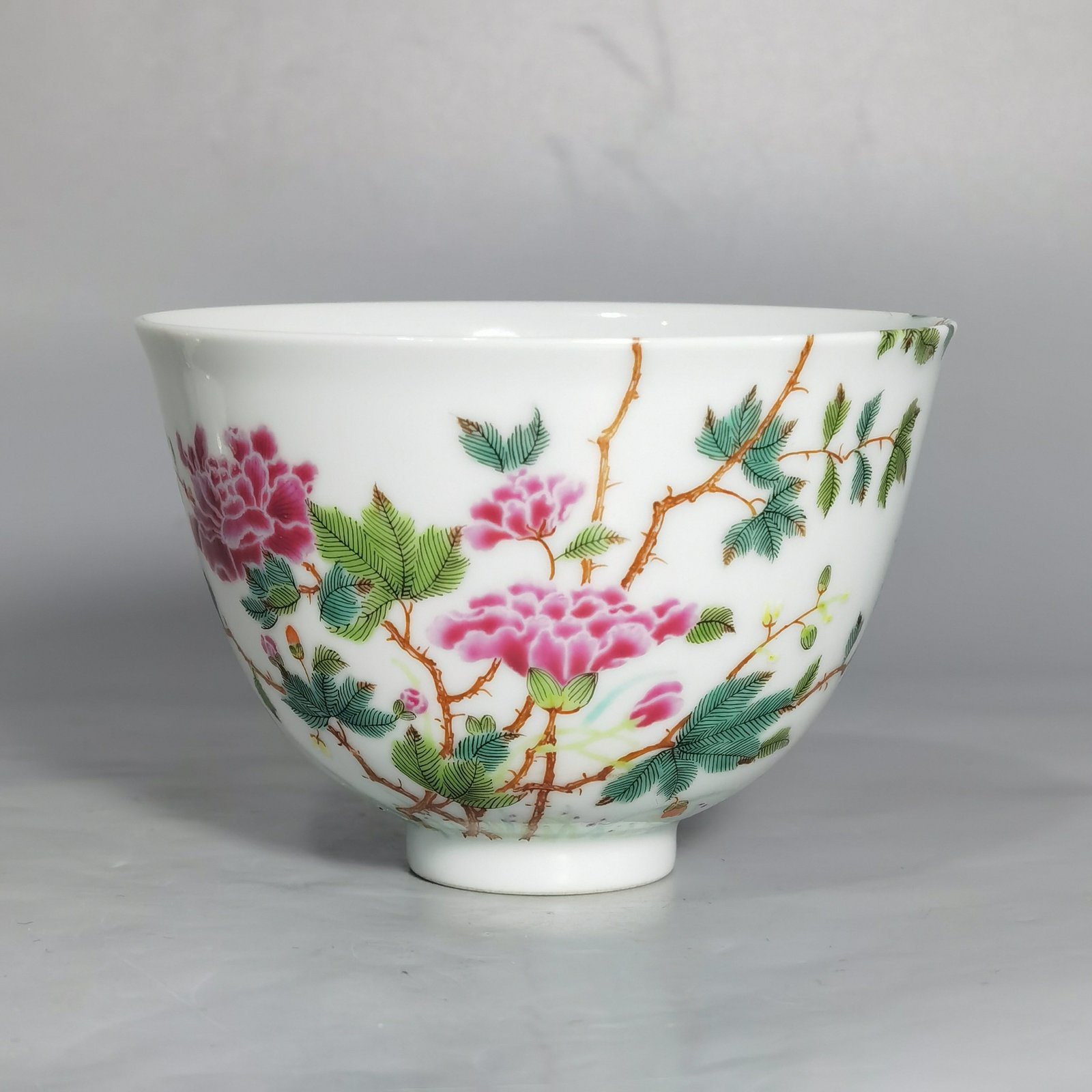 Qing Dynasty Yongzheng a pair of pastel pink butterfly and flower tea rounds
