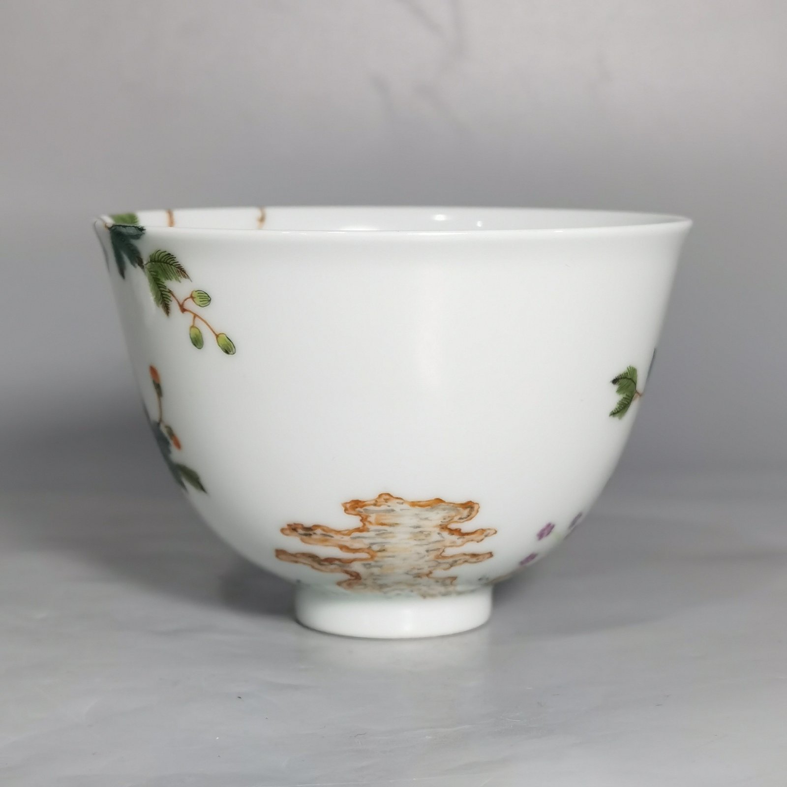 Qing Dynasty Yongzheng a pair of pastel pink butterfly and flower tea rounds