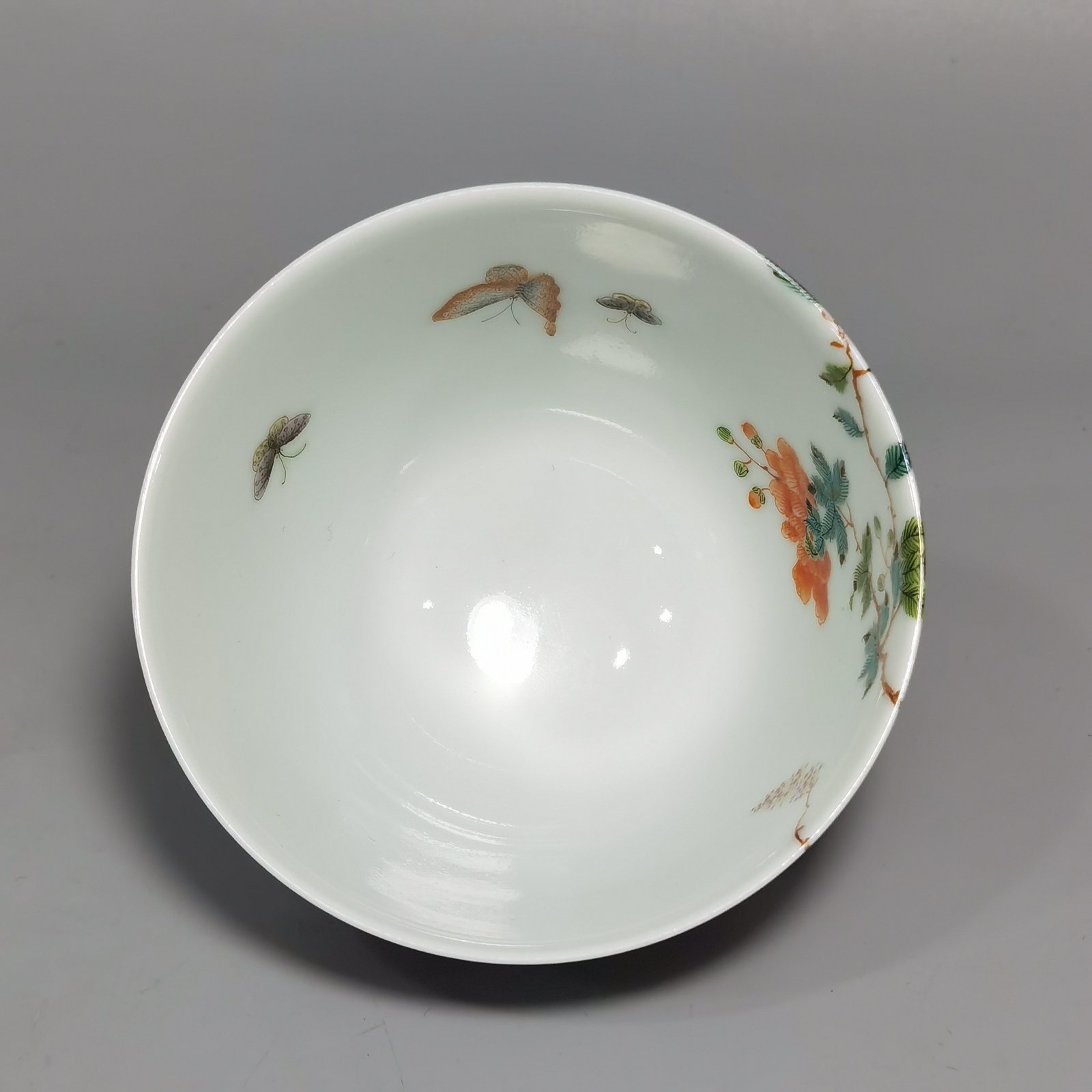 Qing Dynasty Yongzheng a pair of pastel pink butterfly and flower tea rounds