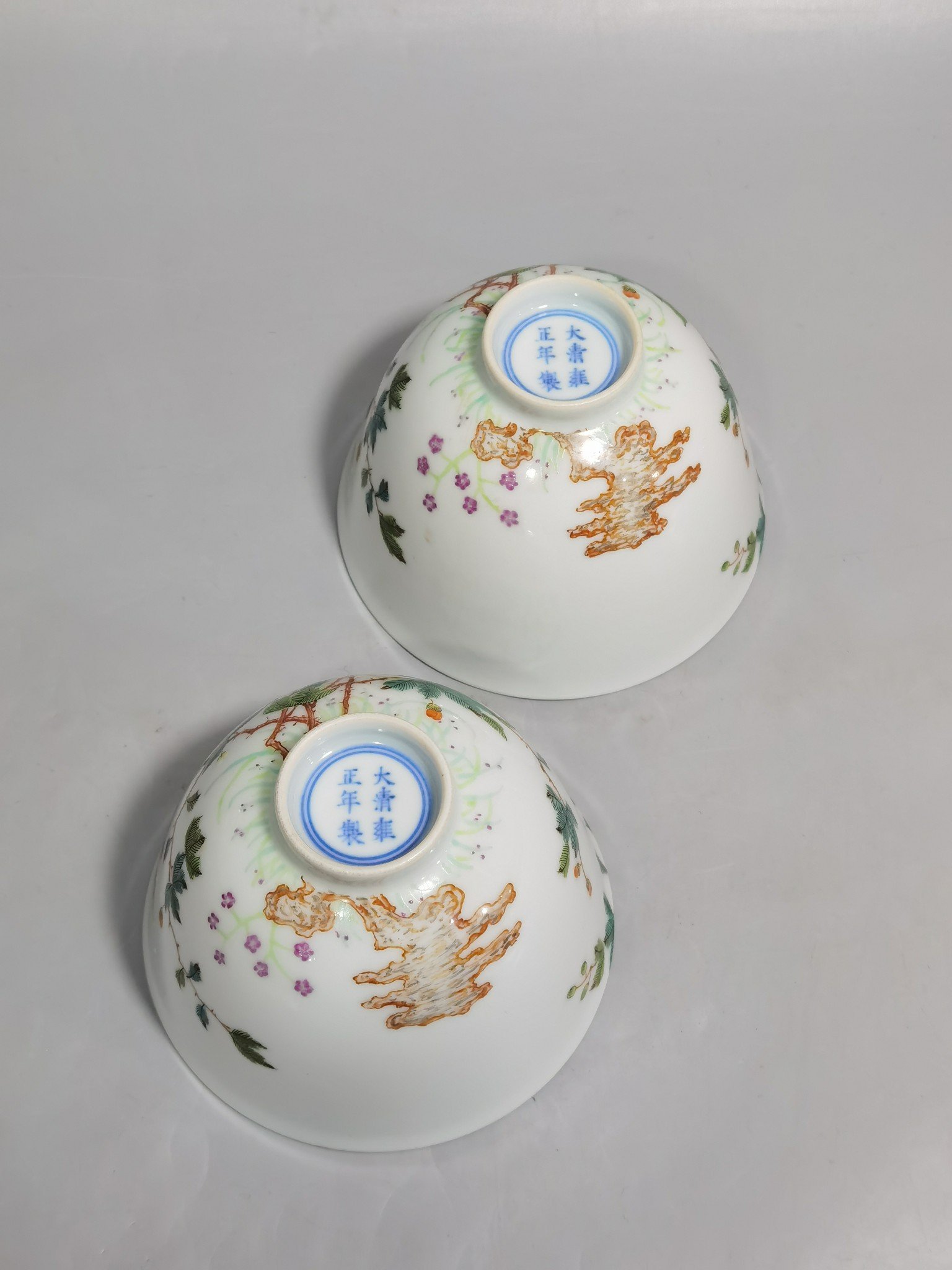 Qing Dynasty Yongzheng a pair of pastel pink butterfly and flower tea rounds
