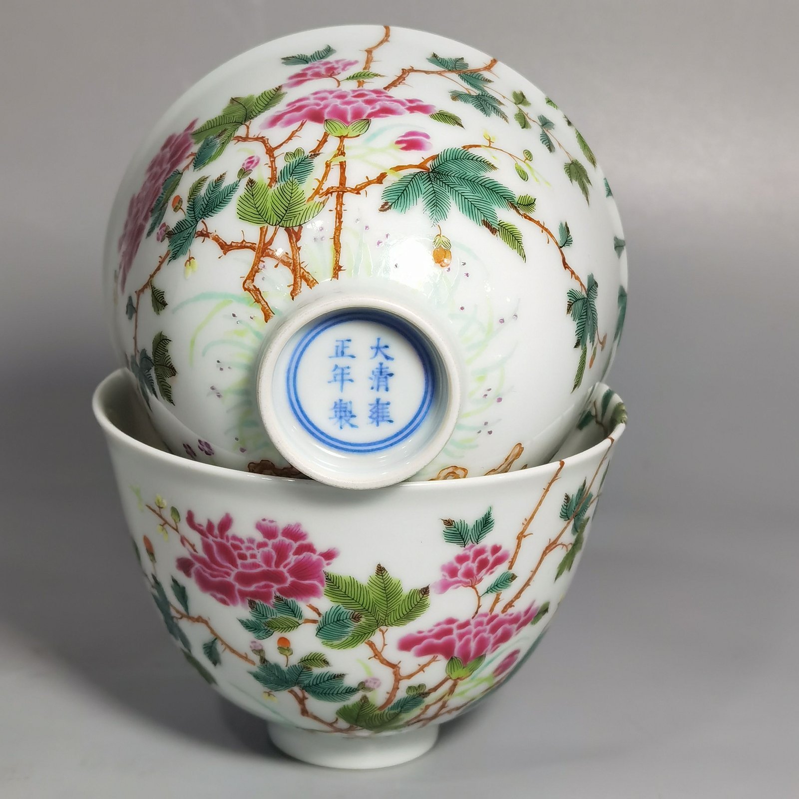 Qing Dynasty Yongzheng a pair of pastel pink butterfly and flower tea rounds