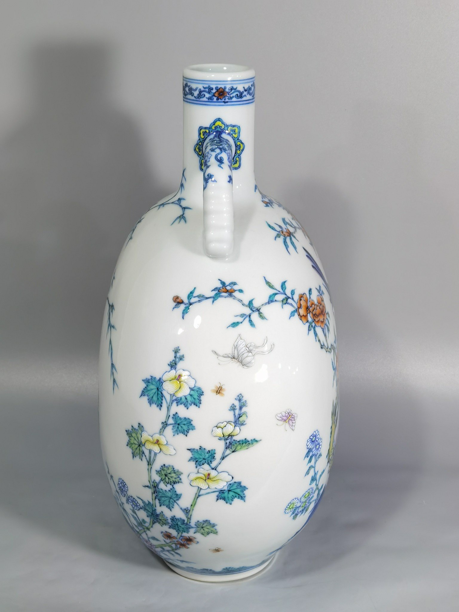 Qing Dynasty Yongzheng blue and white and pastel Anxi figure holding the moon flat vase