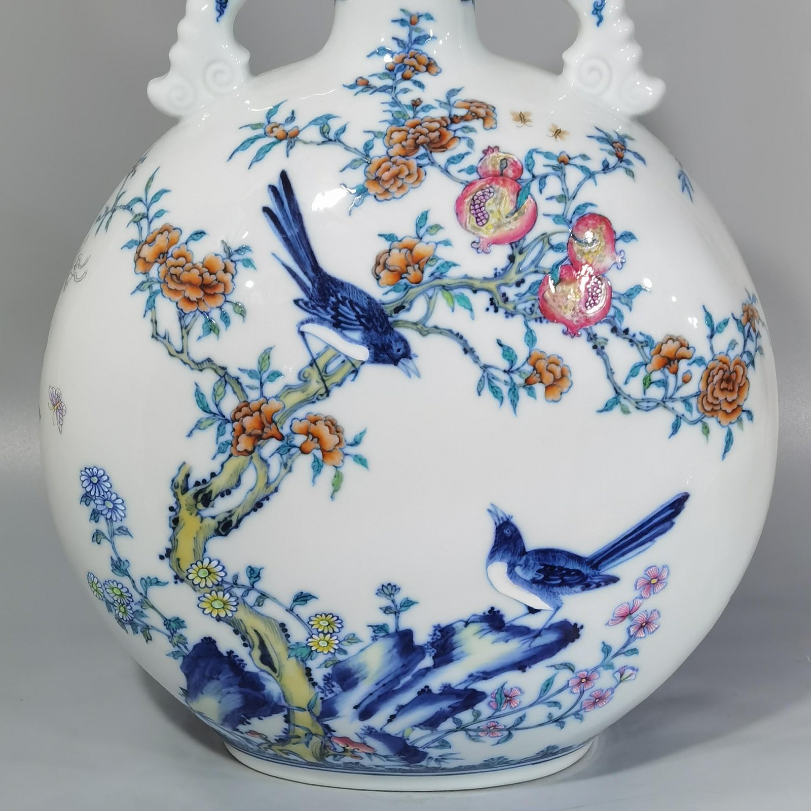 Qing Dynasty Yongzheng blue and white and pastel Anxi figure holding the moon flat vase
