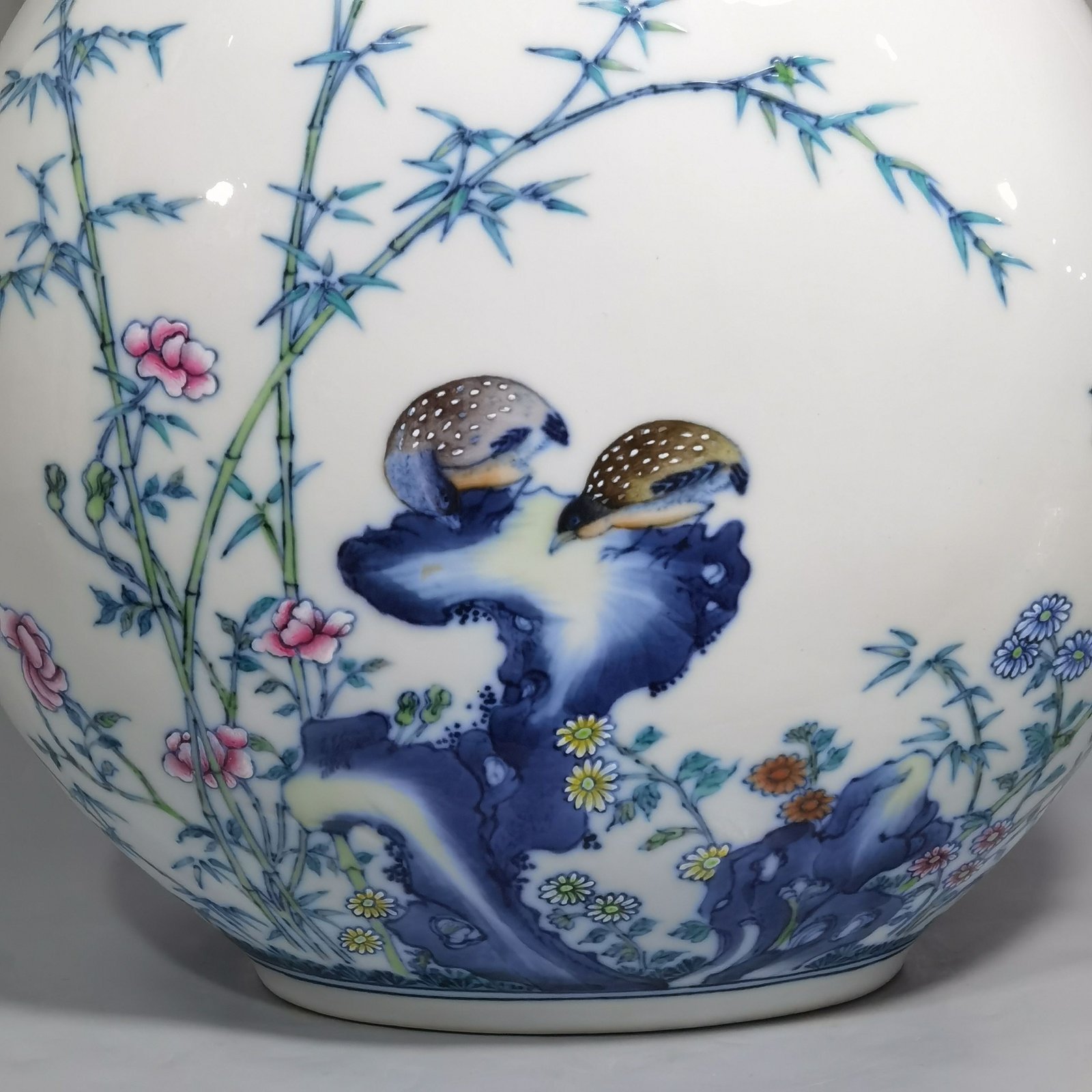 Qing Dynasty Yongzheng blue and white and pastel Anxi figure holding the moon flat vase