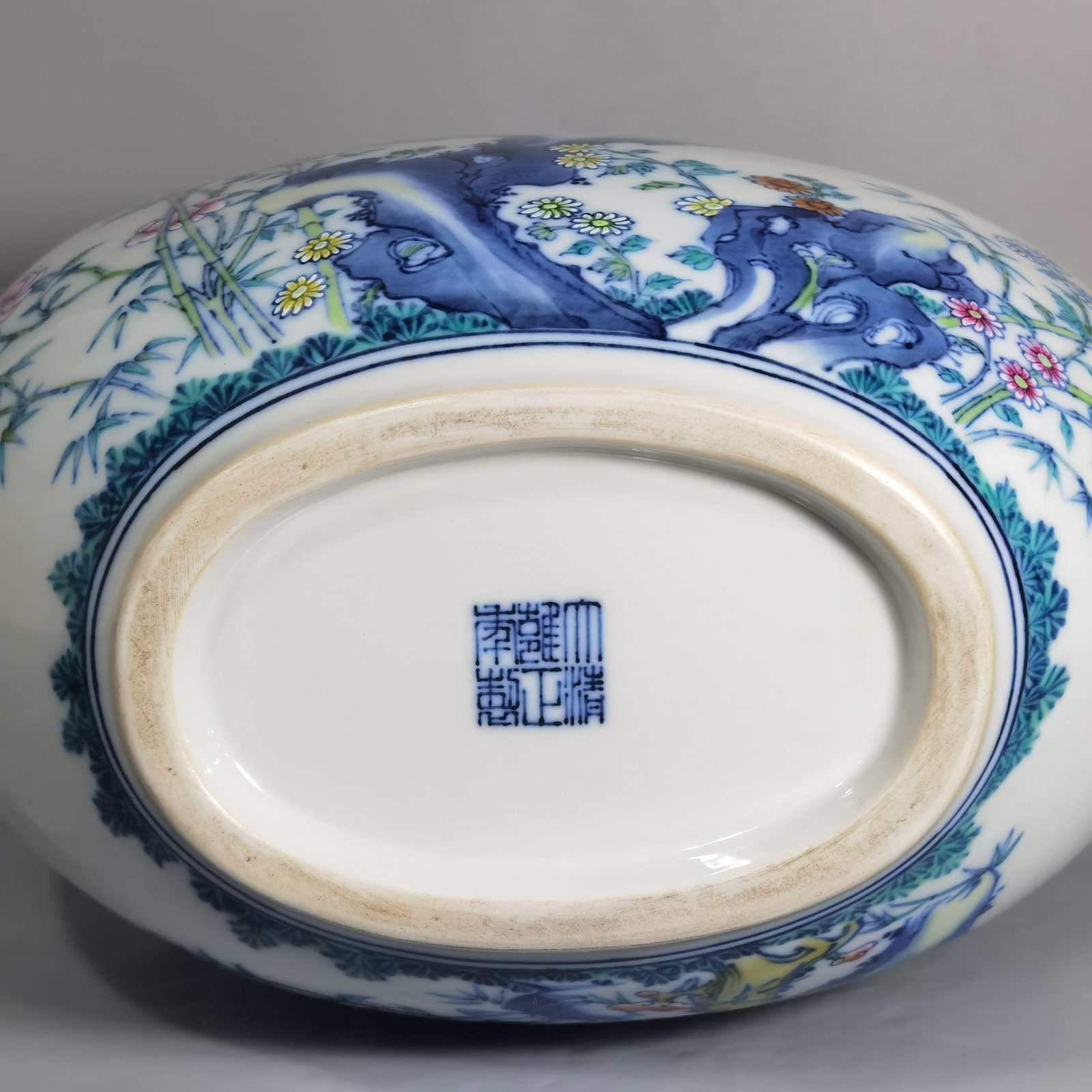 Qing Dynasty Yongzheng blue and white and pastel Anxi figure holding the moon flat vase