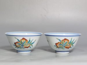 Qing Dynasty Yongzheng A pair of blue and white Doucai Sanduo pattern cups