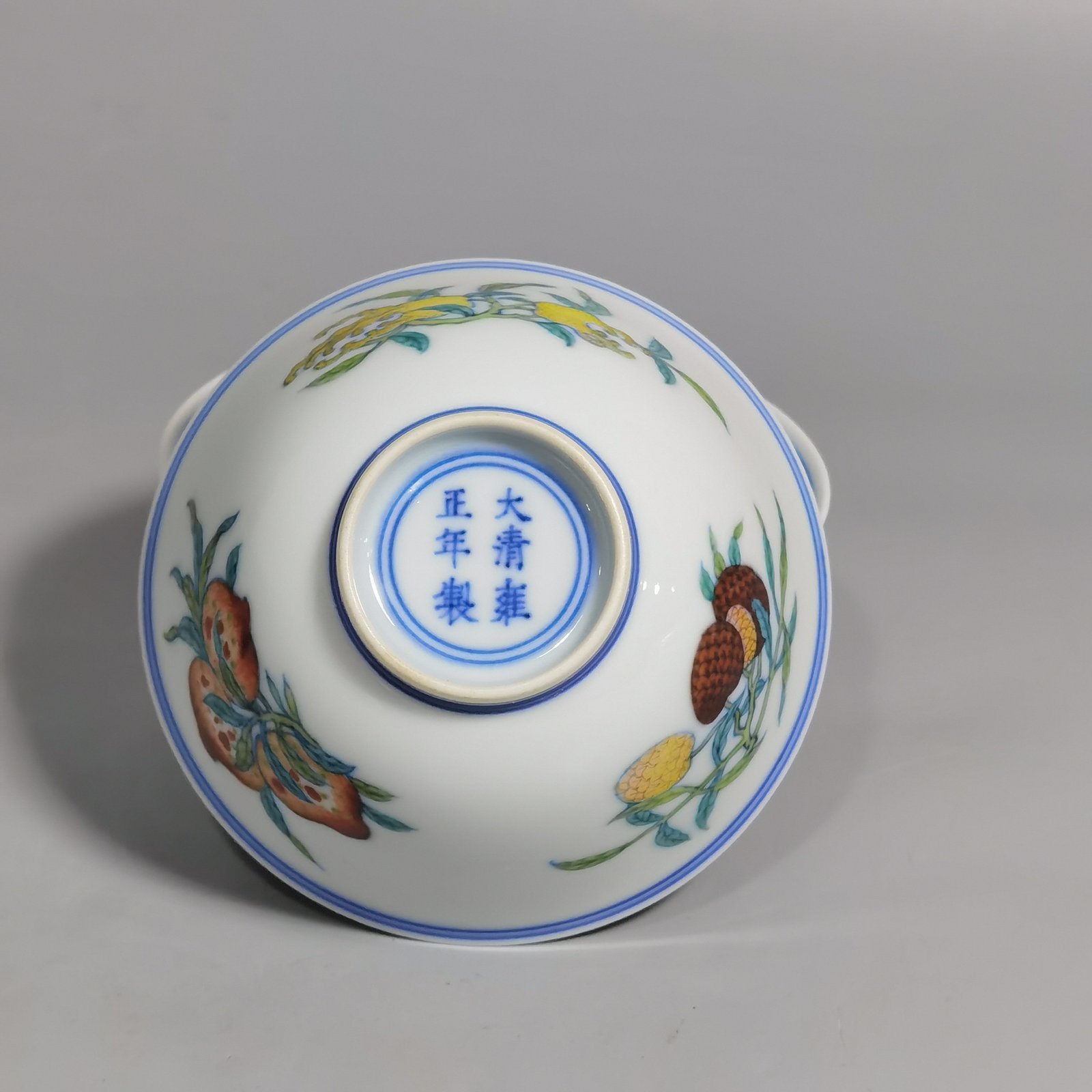 Qing Dynasty Yongzheng A pair of blue and white Doucai Sanduo pattern cups