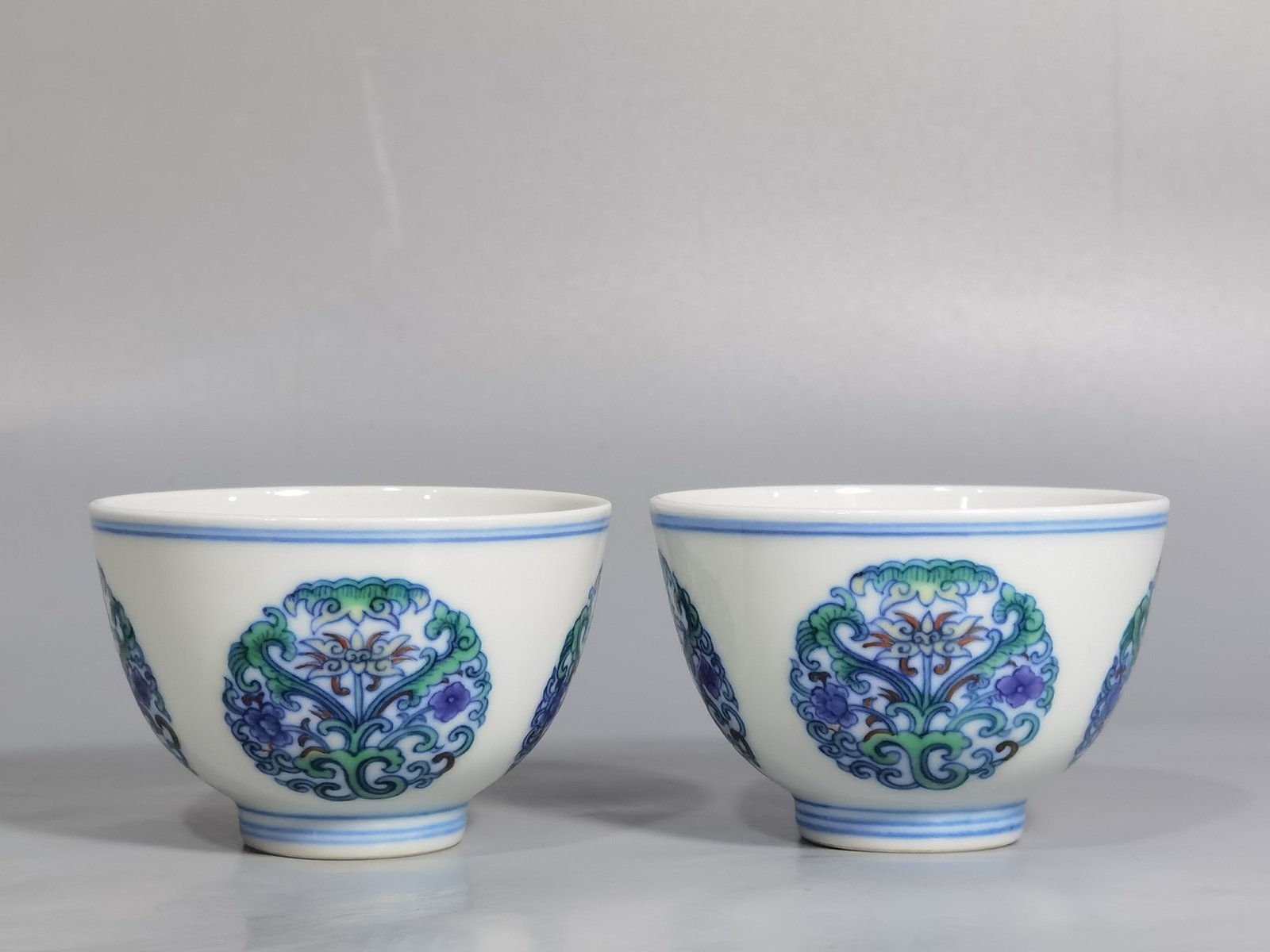 Qing Dynasty Yongzheng a pair of blue and white Doucai group pattern cups