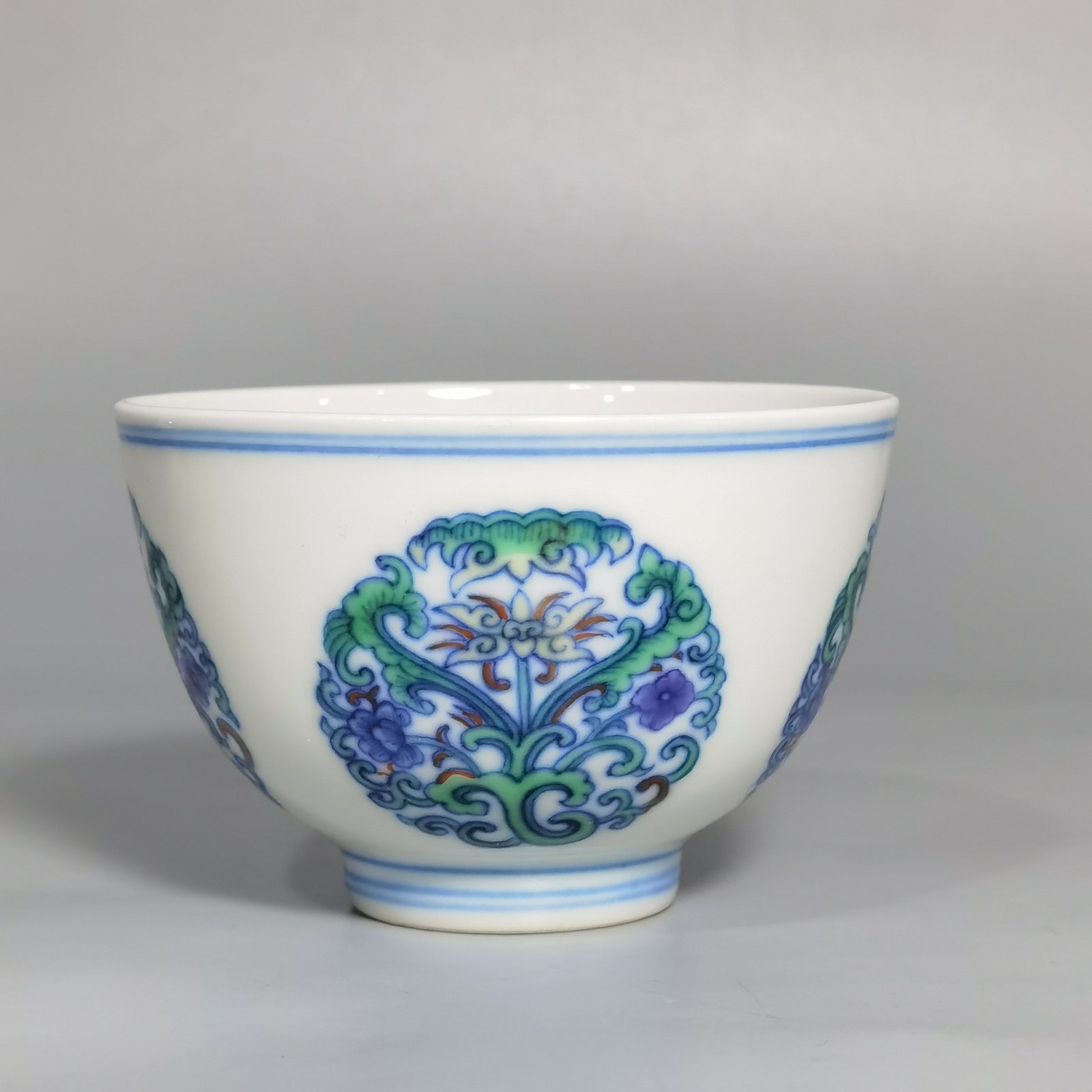 Qing Dynasty Yongzheng a pair of blue and white Doucai group pattern cups