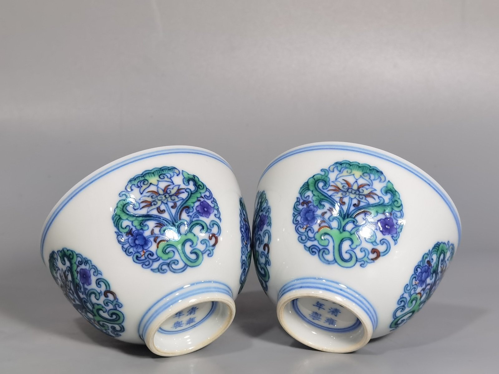 Qing Dynasty Yongzheng a pair of blue and white Doucai group pattern cups