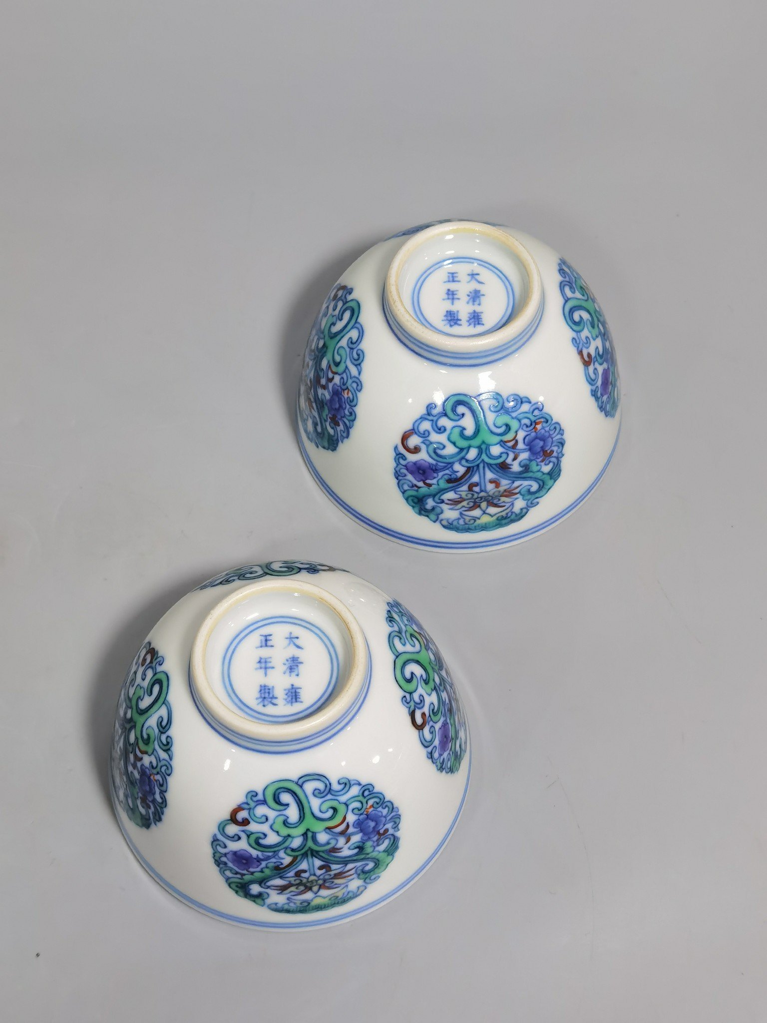 Qing Dynasty Yongzheng a pair of blue and white Doucai group pattern cups