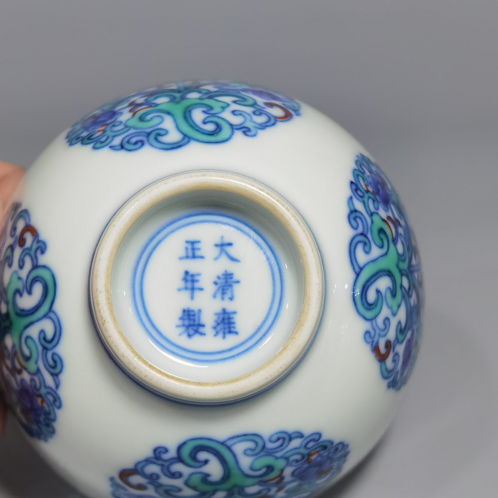 Qing Dynasty Yongzheng a pair of blue and white Doucai group pattern cups