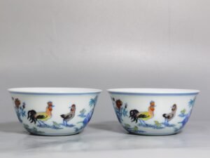 Qing Dynasty Yongzheng blue and white fighting color chicken cup