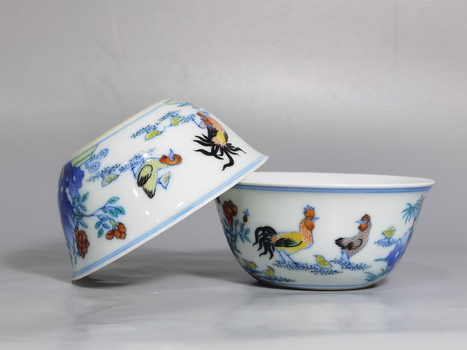 Qing Dynasty Yongzheng blue and white fighting color chicken cup