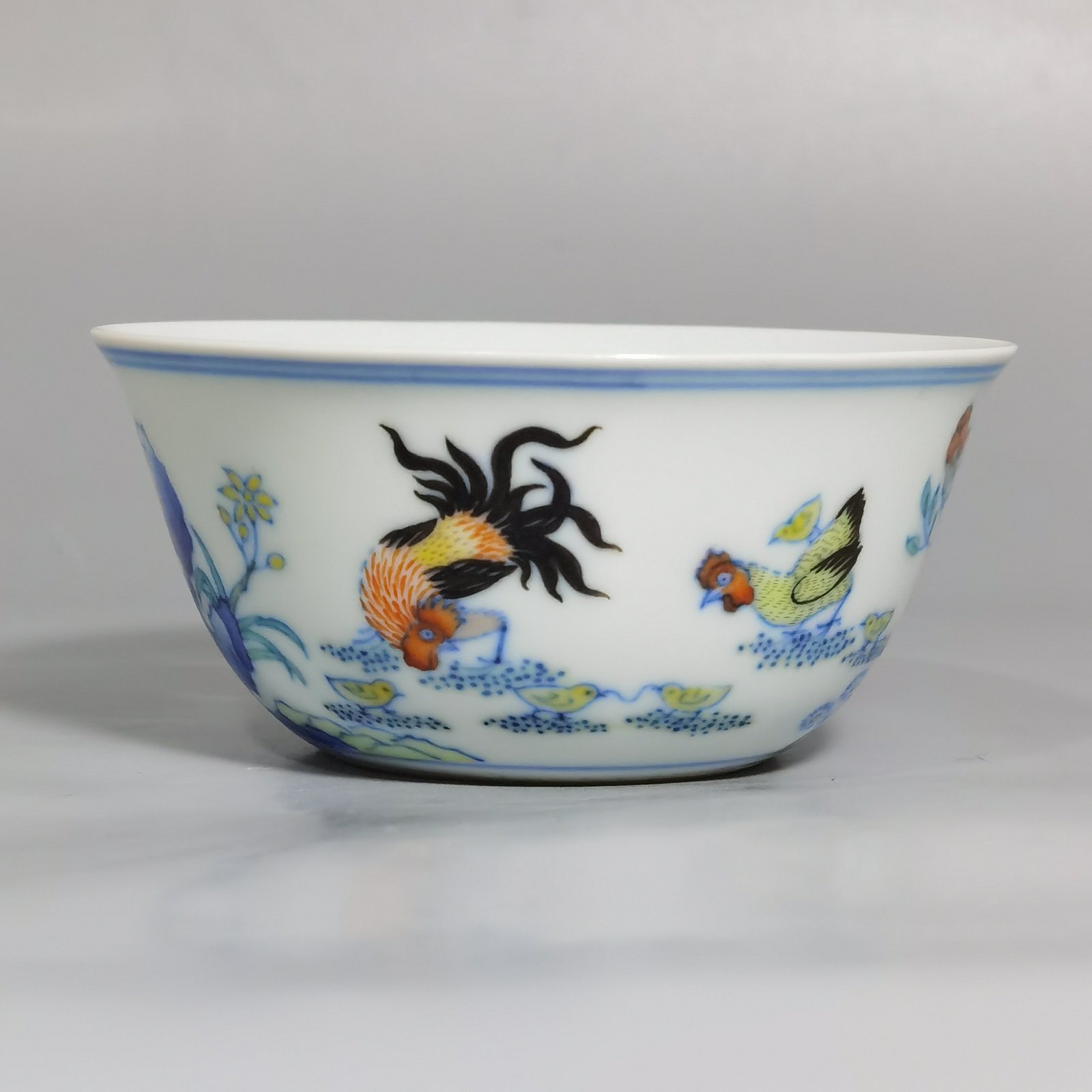 Qing Dynasty Yongzheng blue and white fighting color chicken cup
