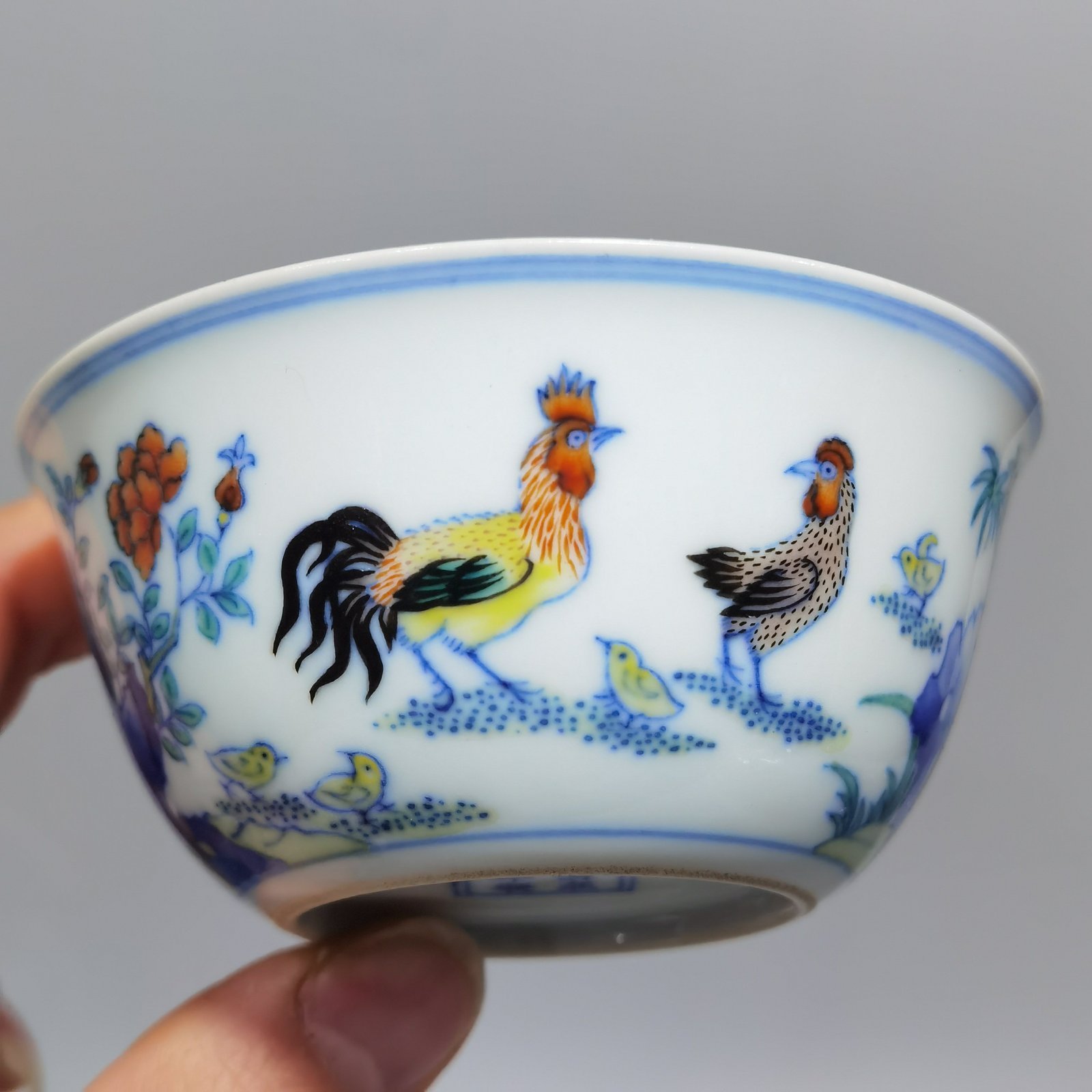 Qing Dynasty Yongzheng blue and white fighting color chicken cup